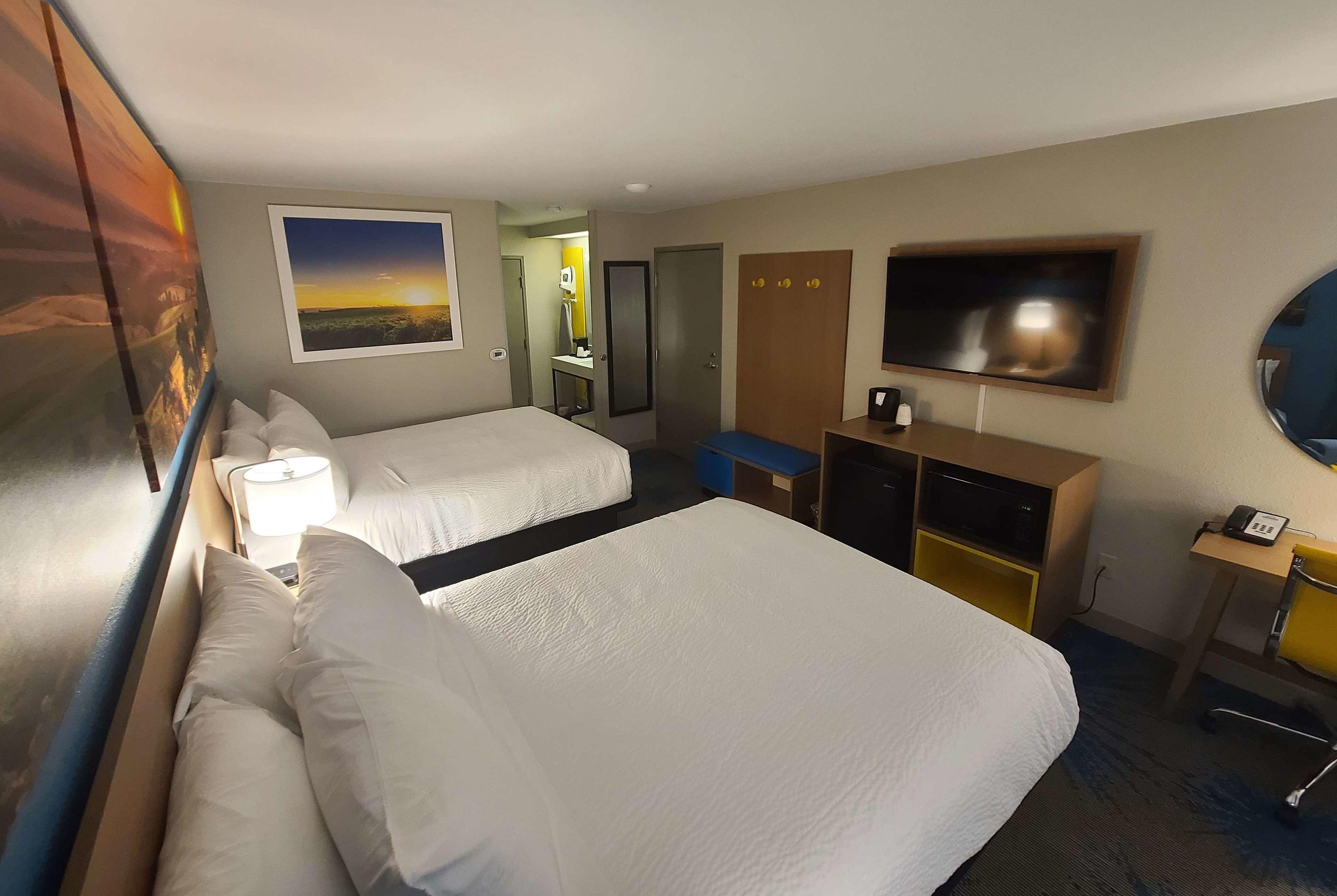 Days Inn Johnson Creek — photo 4