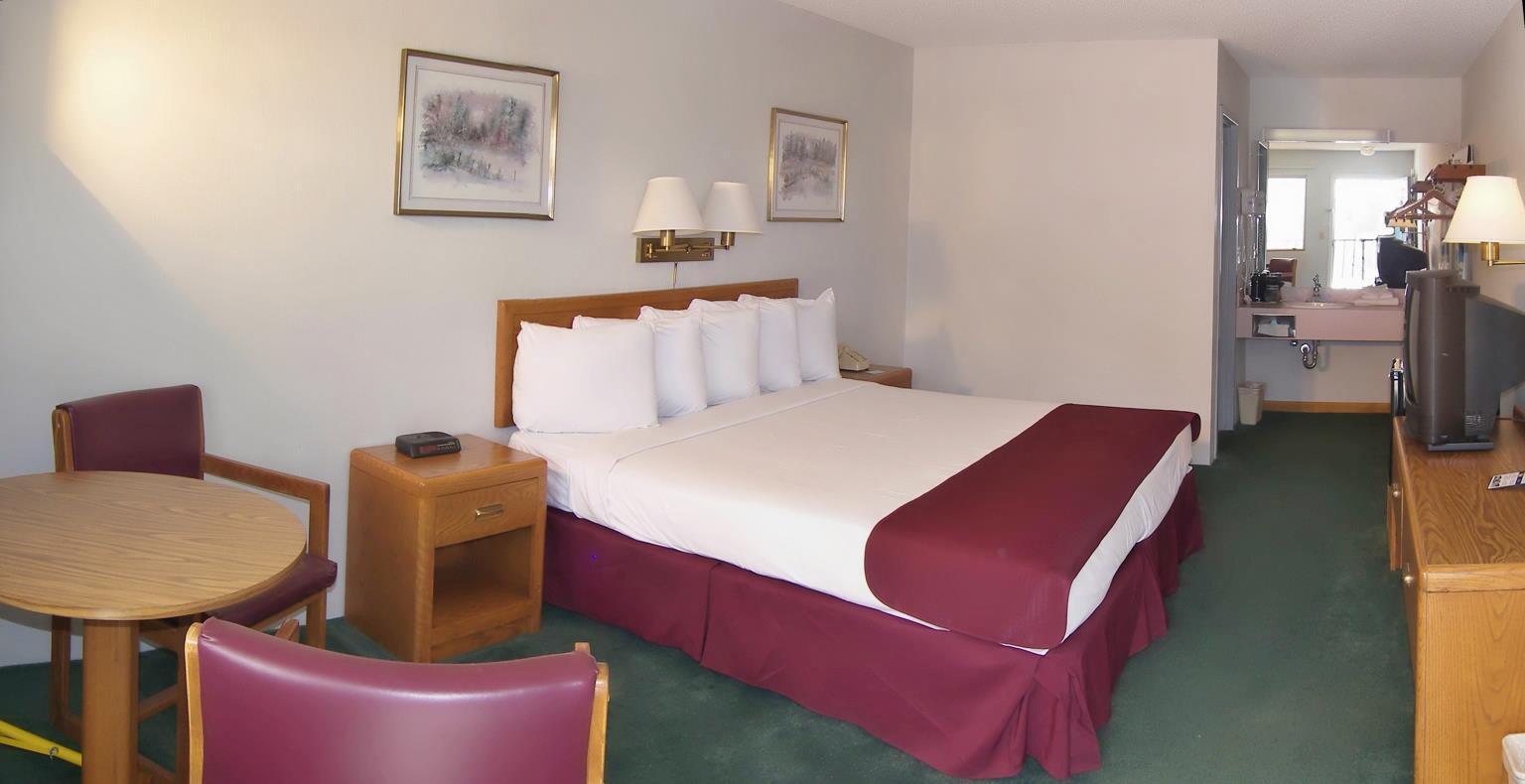 Americas Best Value Inn St. Ignace — photo 5
