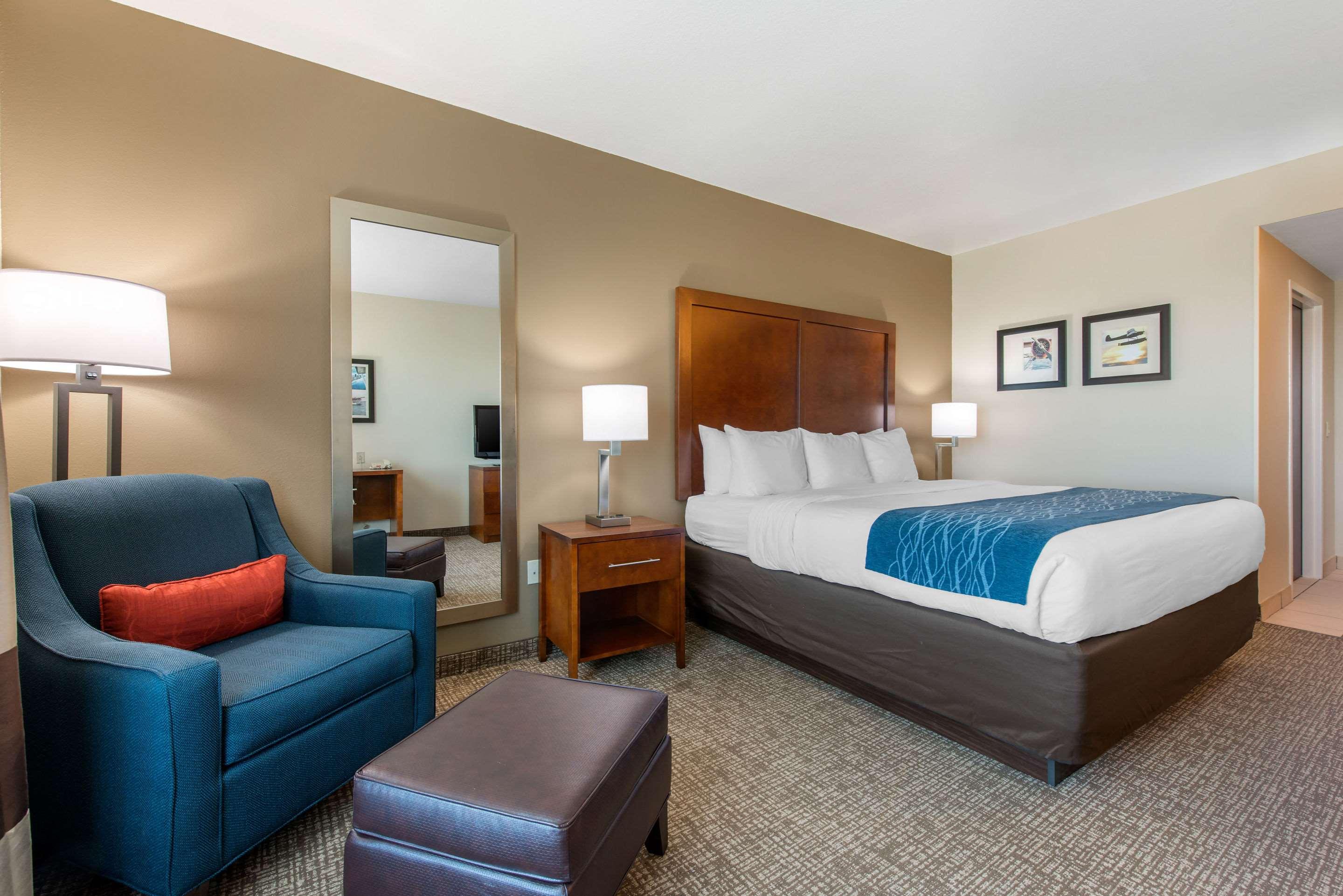 Comfort Inn & Suites — photo 5