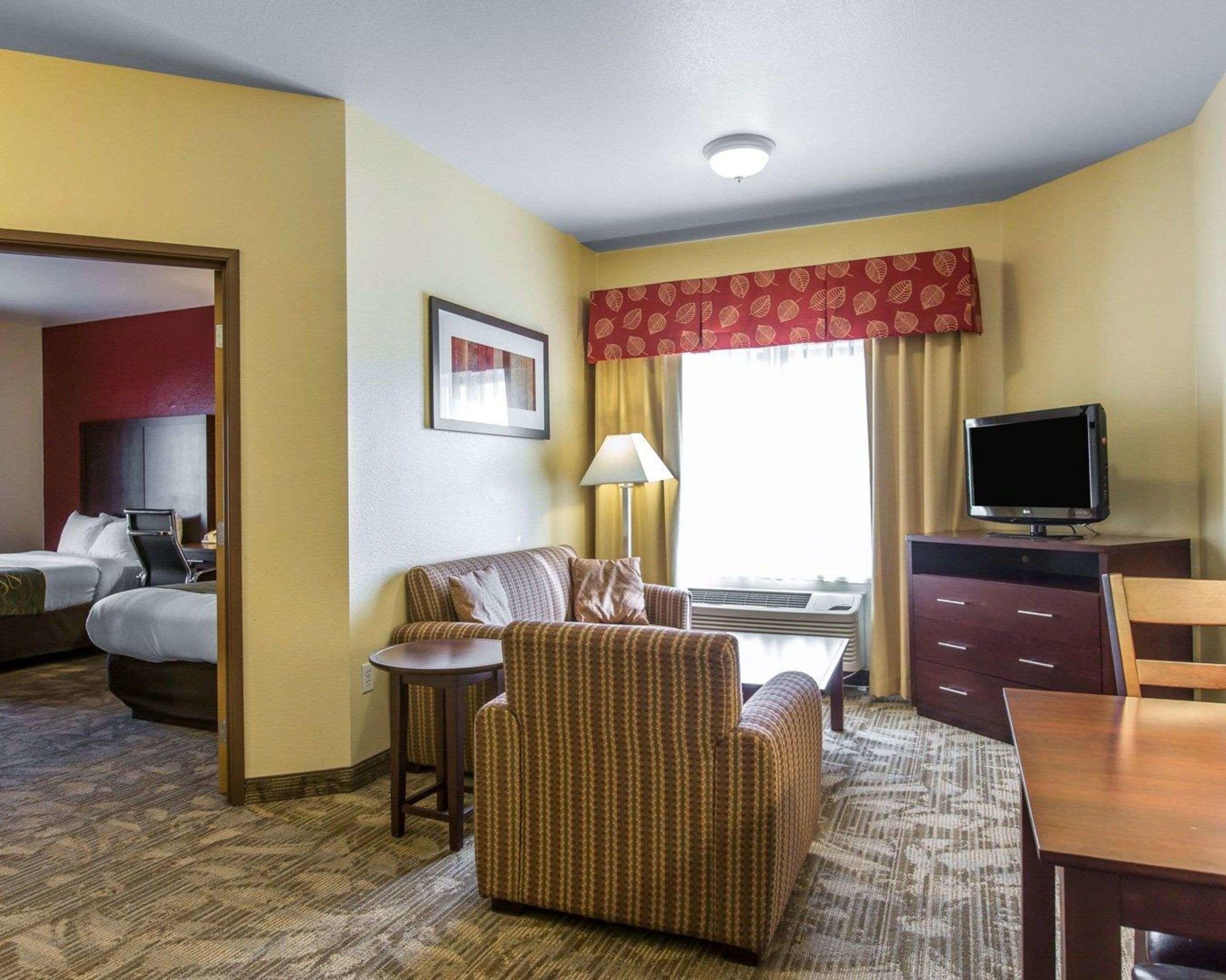 Comfort Suites Palm Desert I-10 — photo 4
