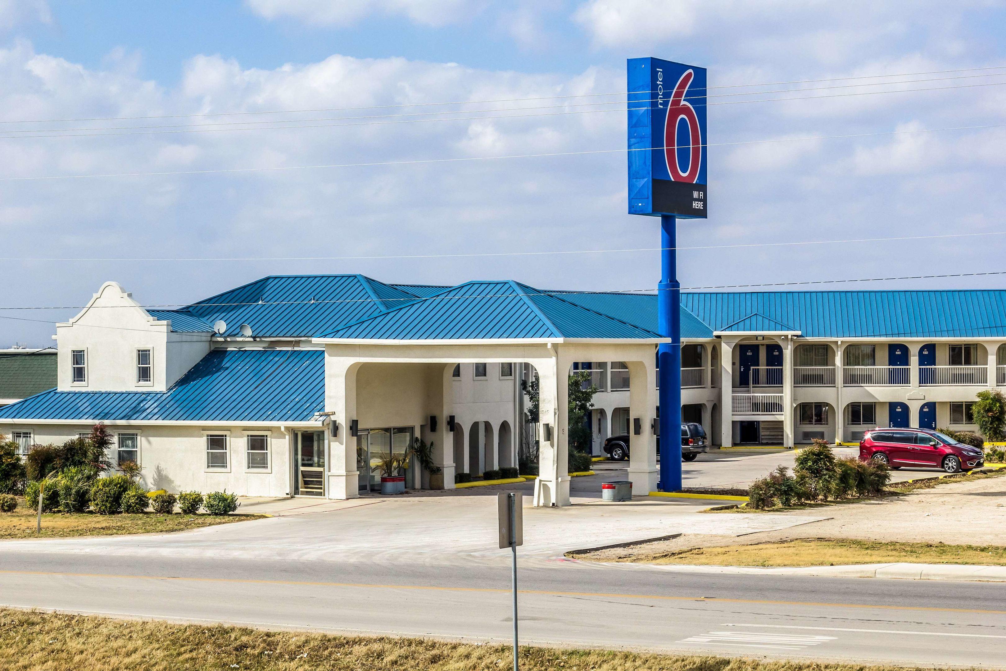 Motel 6 Seguin Tx — photo 5
