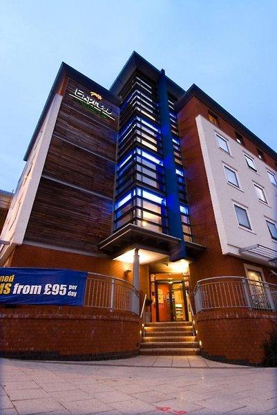 Holiday Inn Express Stevenage — photo 3