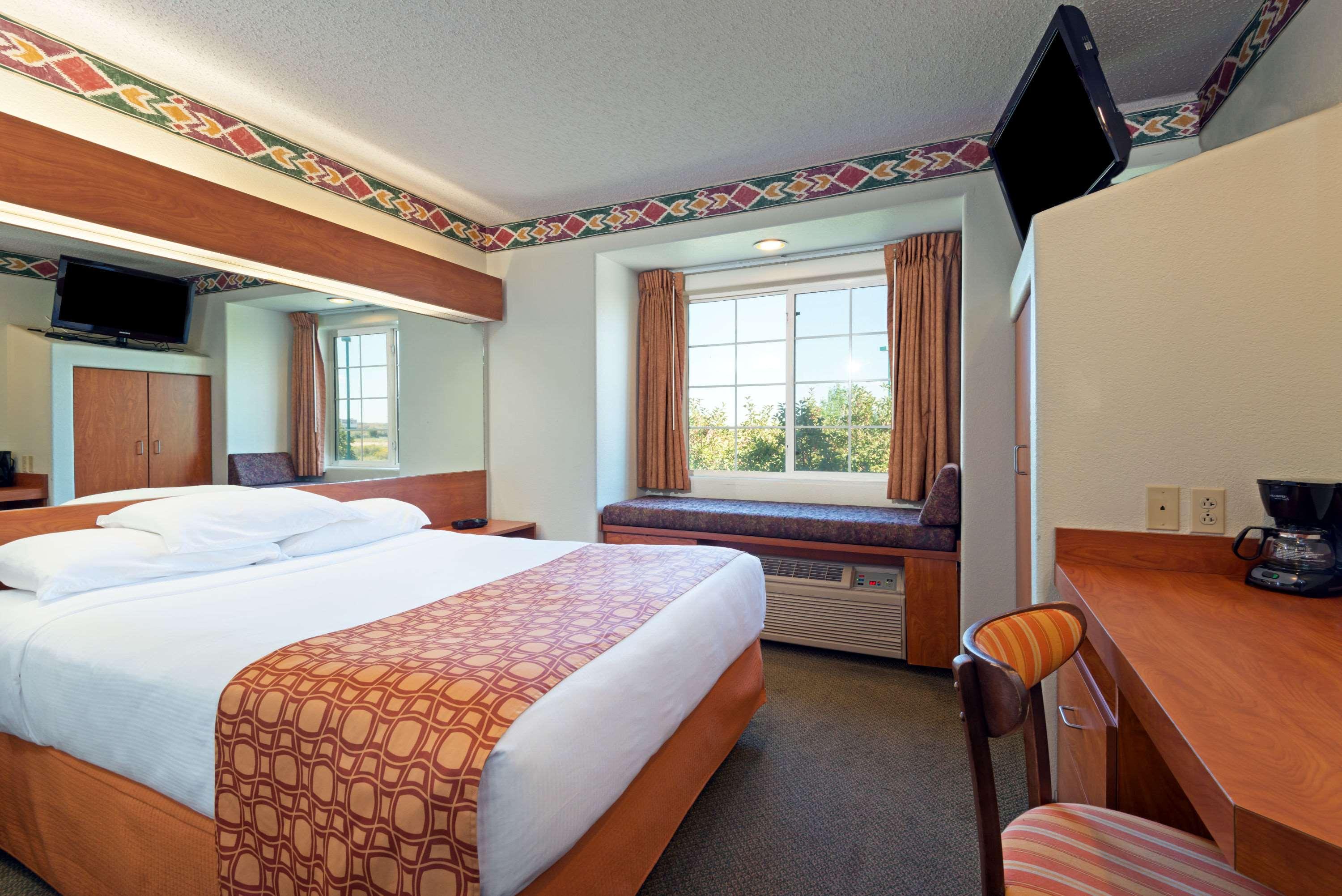 Microtel Inn & Suites by Wyndham Pueblo — photo 5