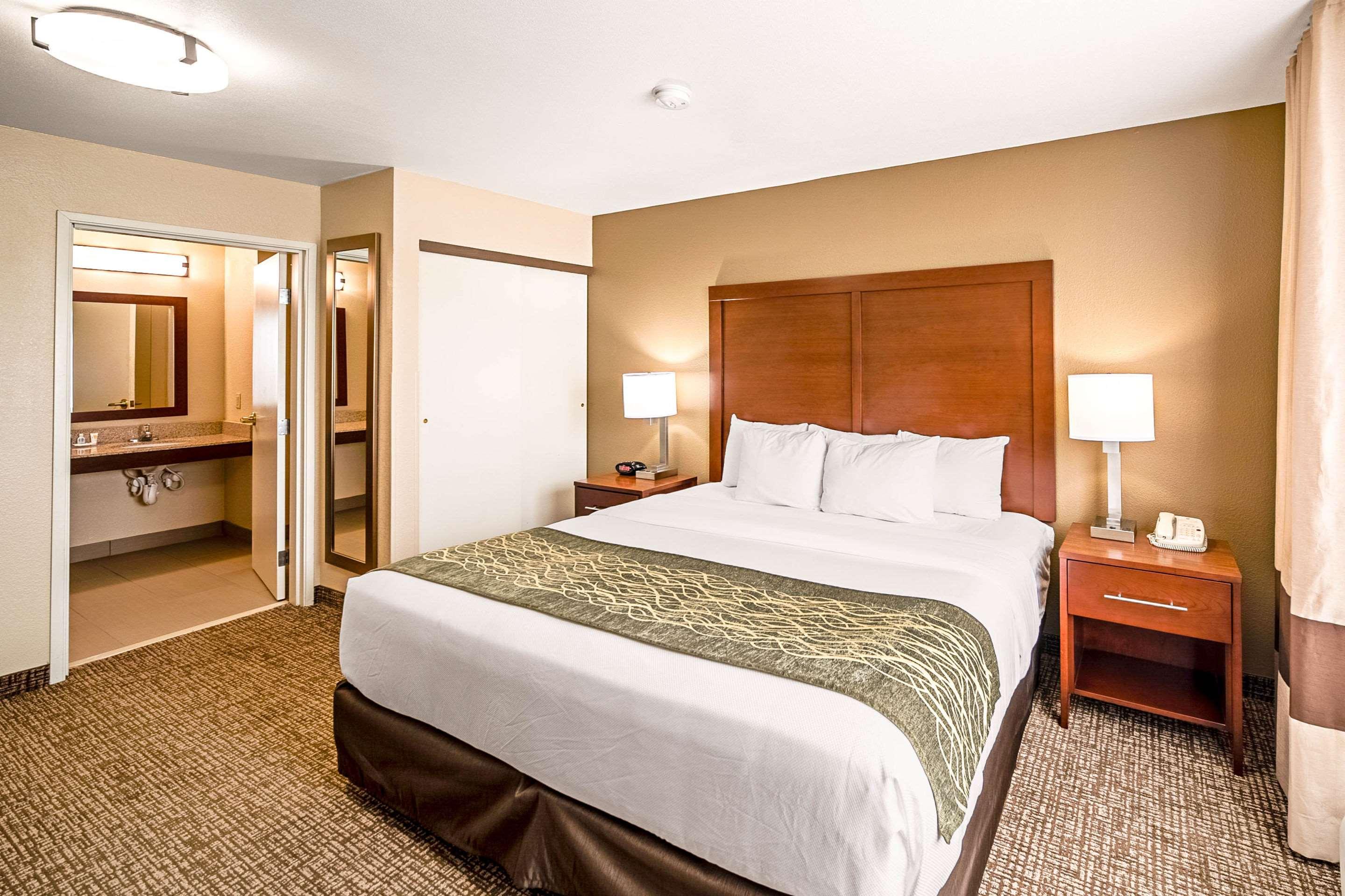 Comfort Inn & Suites — photo 5