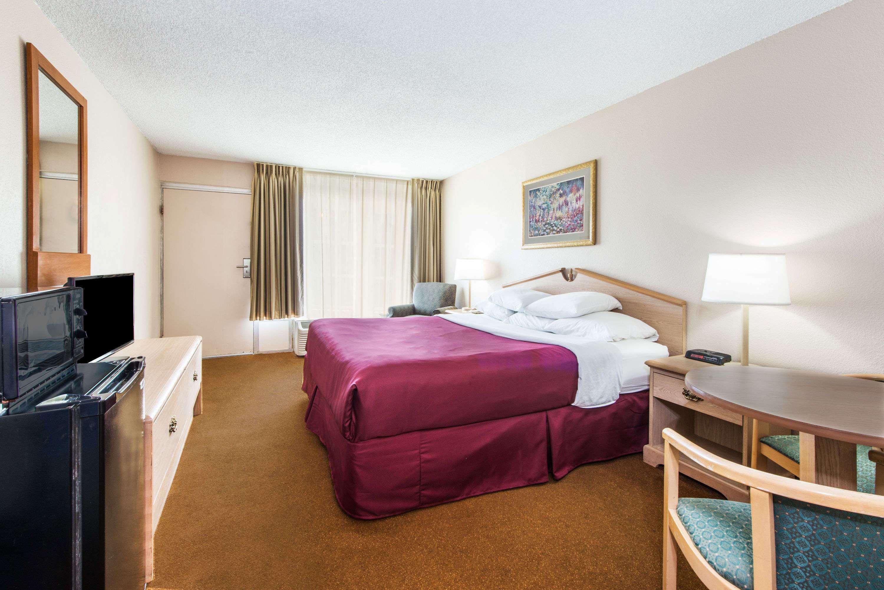 Days Inn Elizabethtown — photo 4