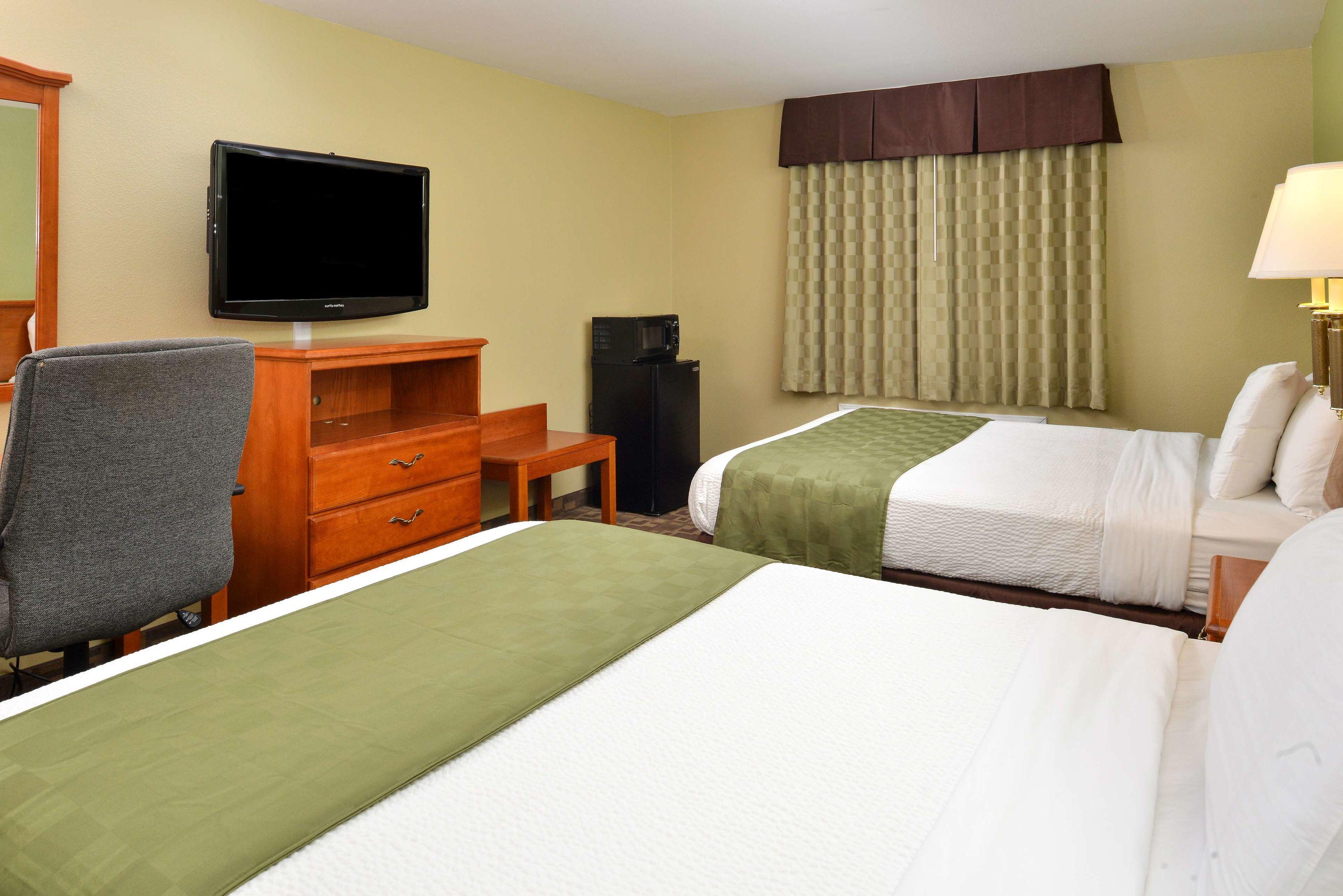 Americas Best Value Inn & Suites University Ave — photo 4