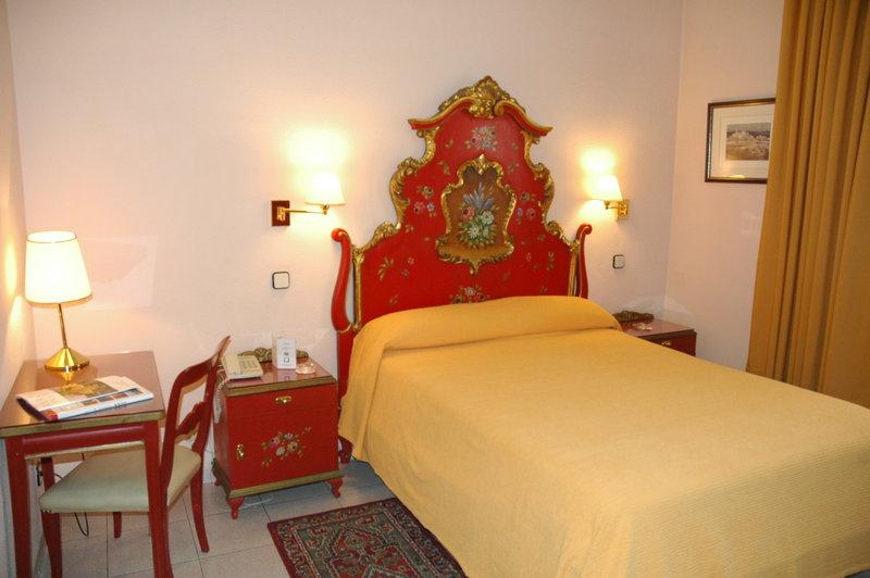 Mesón Castilla Atiram Hotel — photo 4