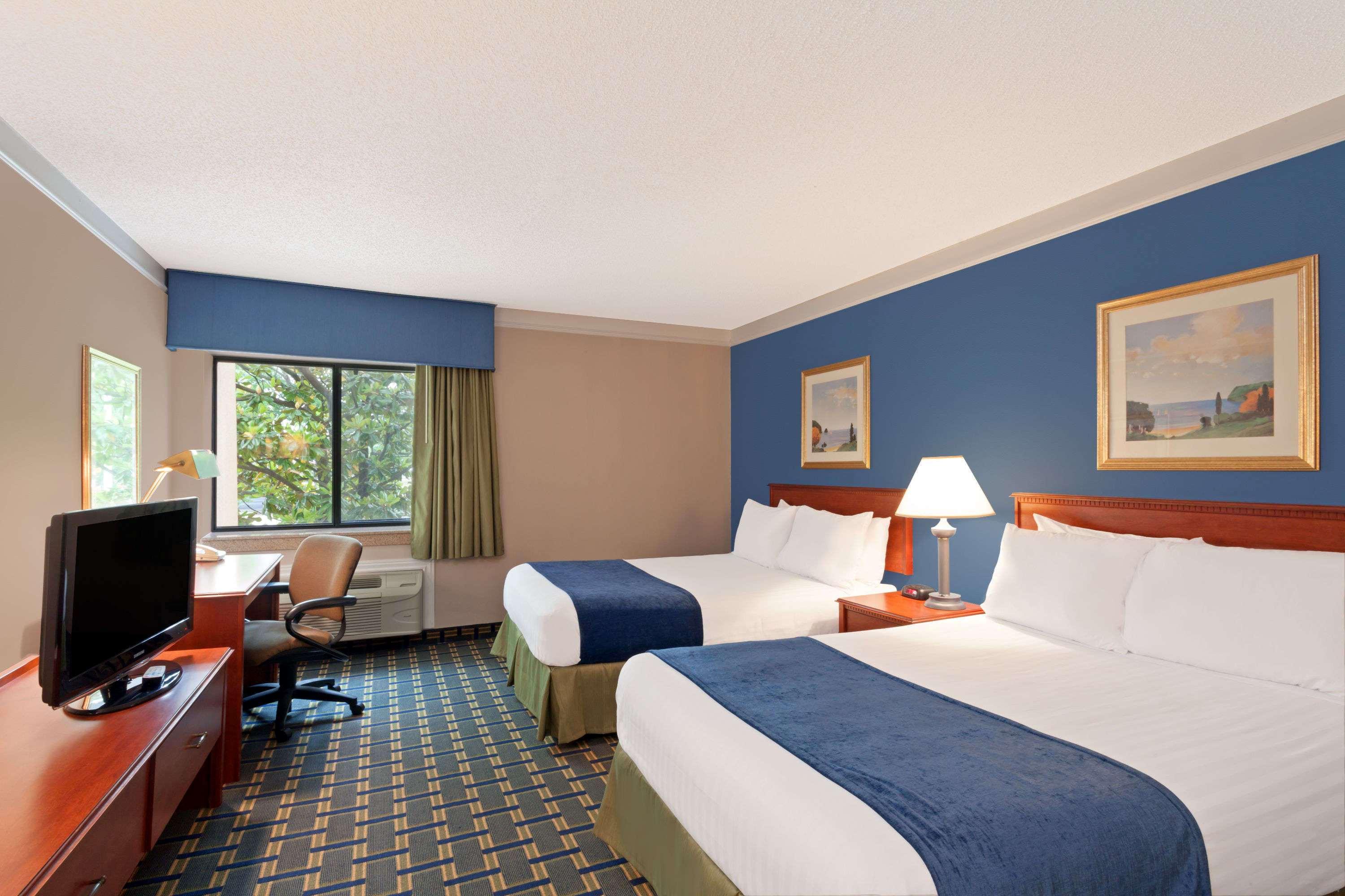 Baymont Inns & Suites Memphis East — photo 4