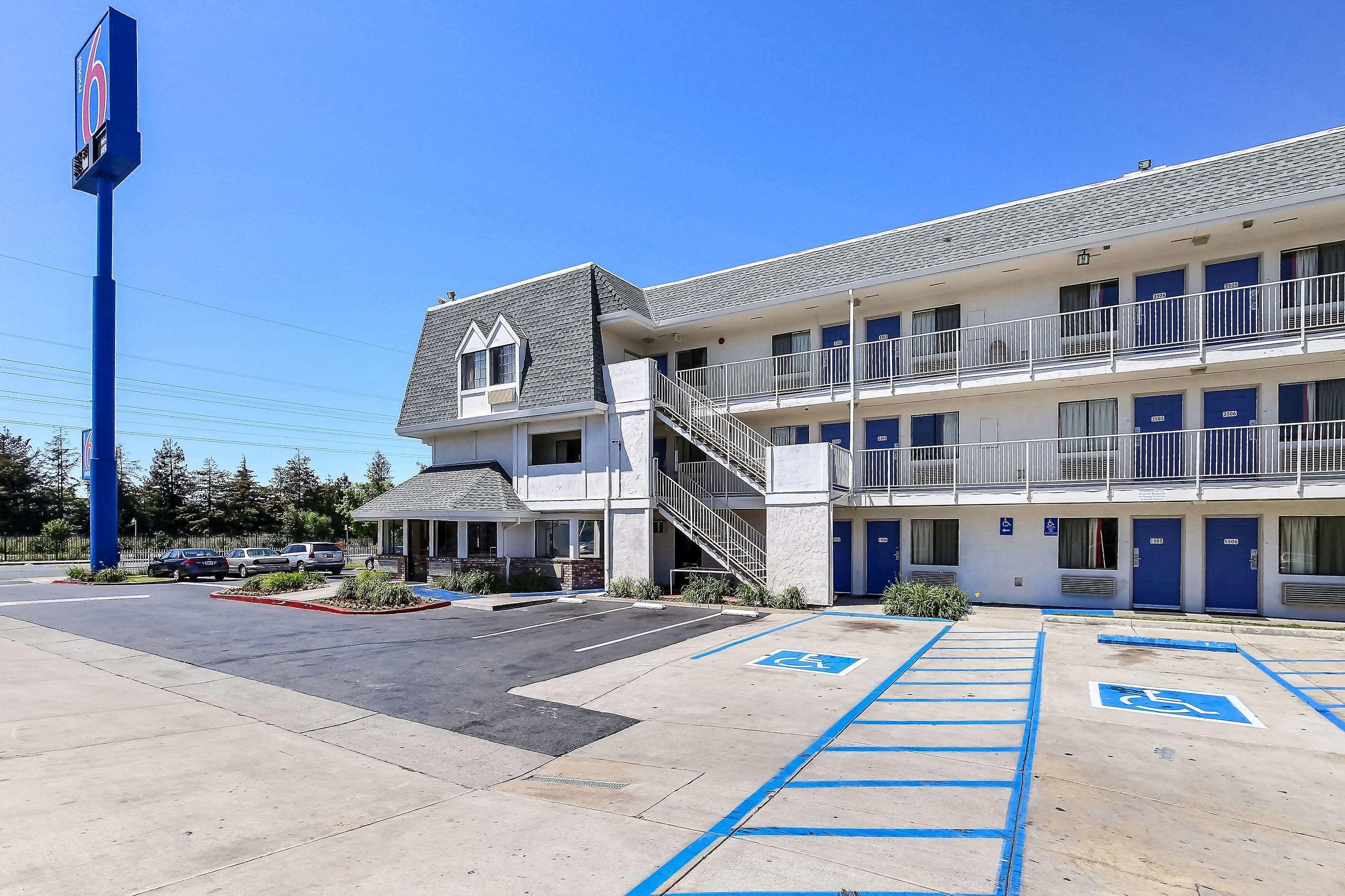 Motel 6 Oakland Airport — photo 3