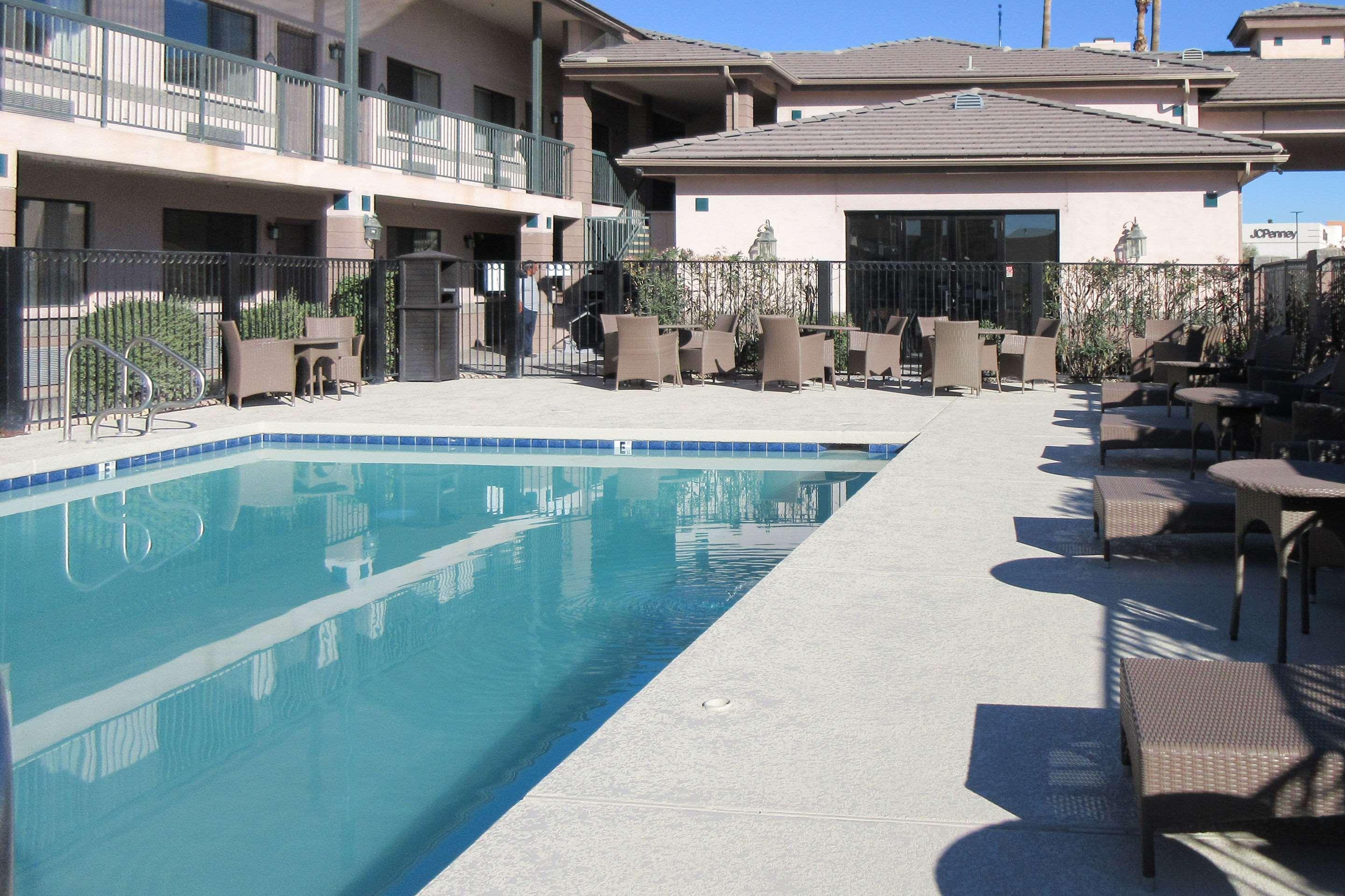 Quality Inn Glendale at Arrowhead Towne Center — photo 3