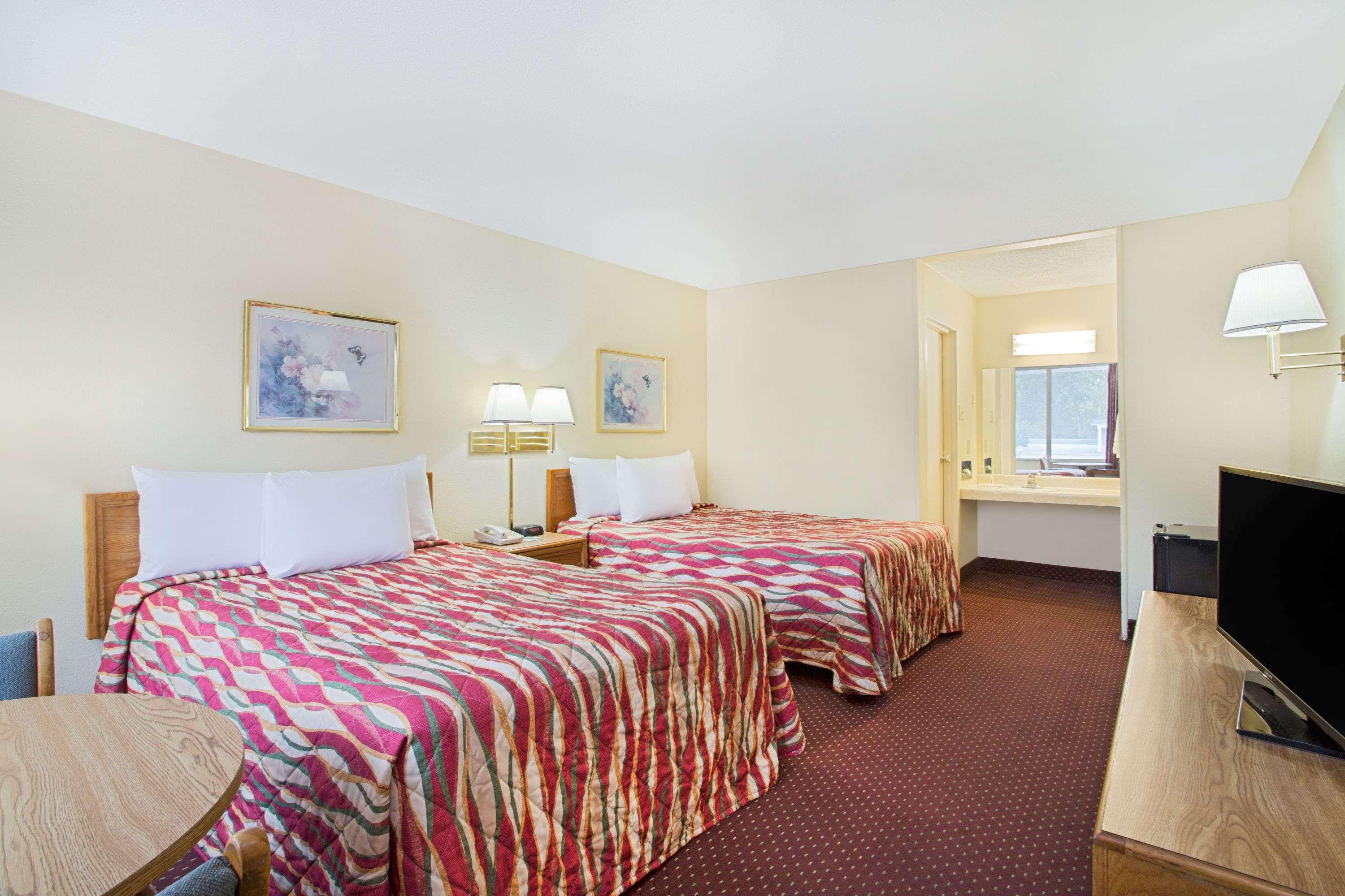 Days Inn Bristol Parkway — photo 4