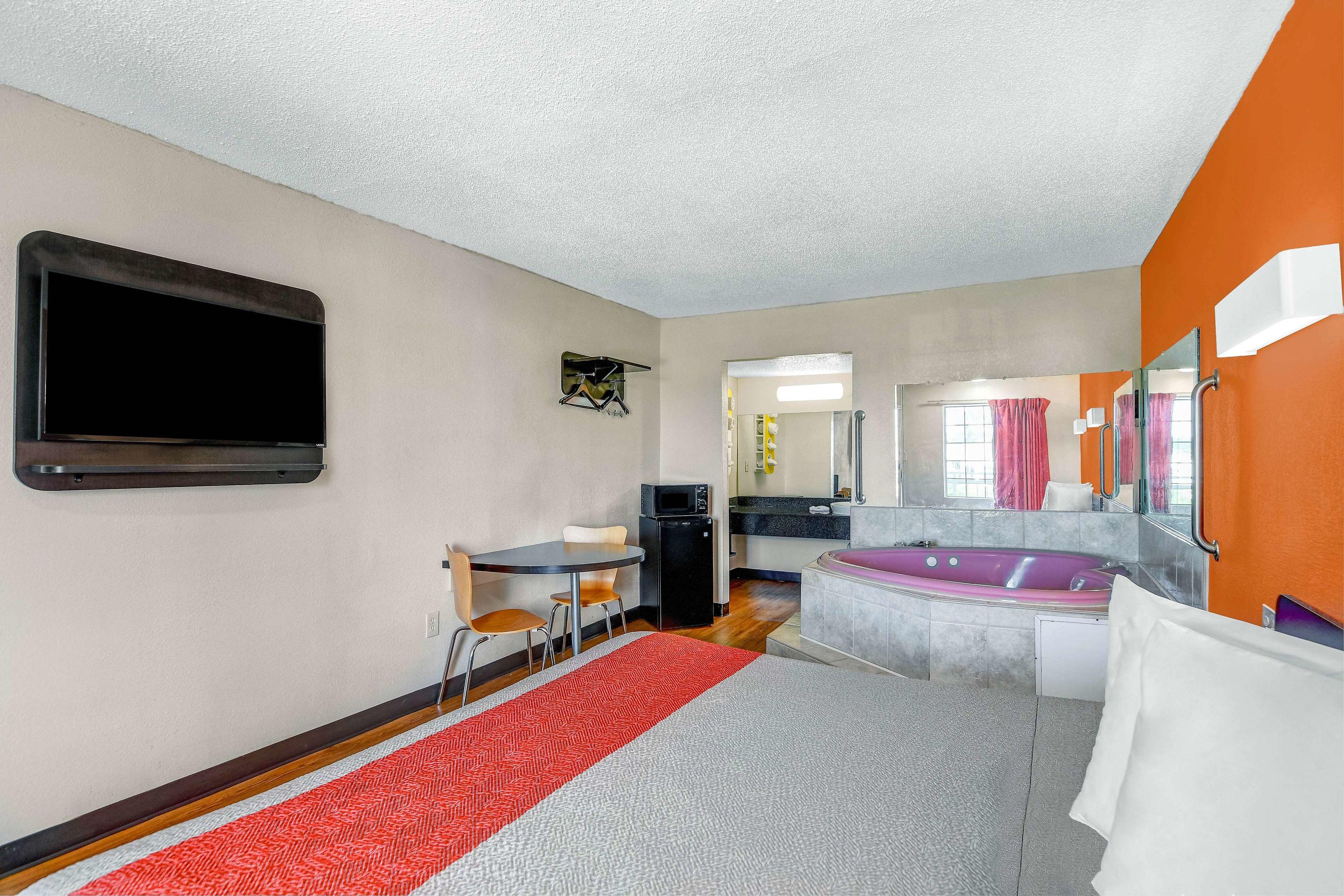 Motel 6 Calhoun — photo 4