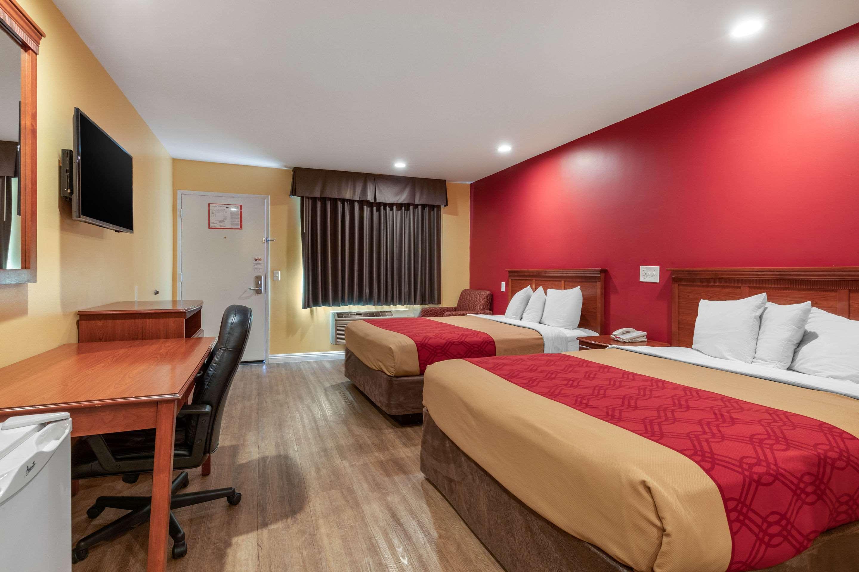 Econo Lodge Carson near StubHub Center — photo 5