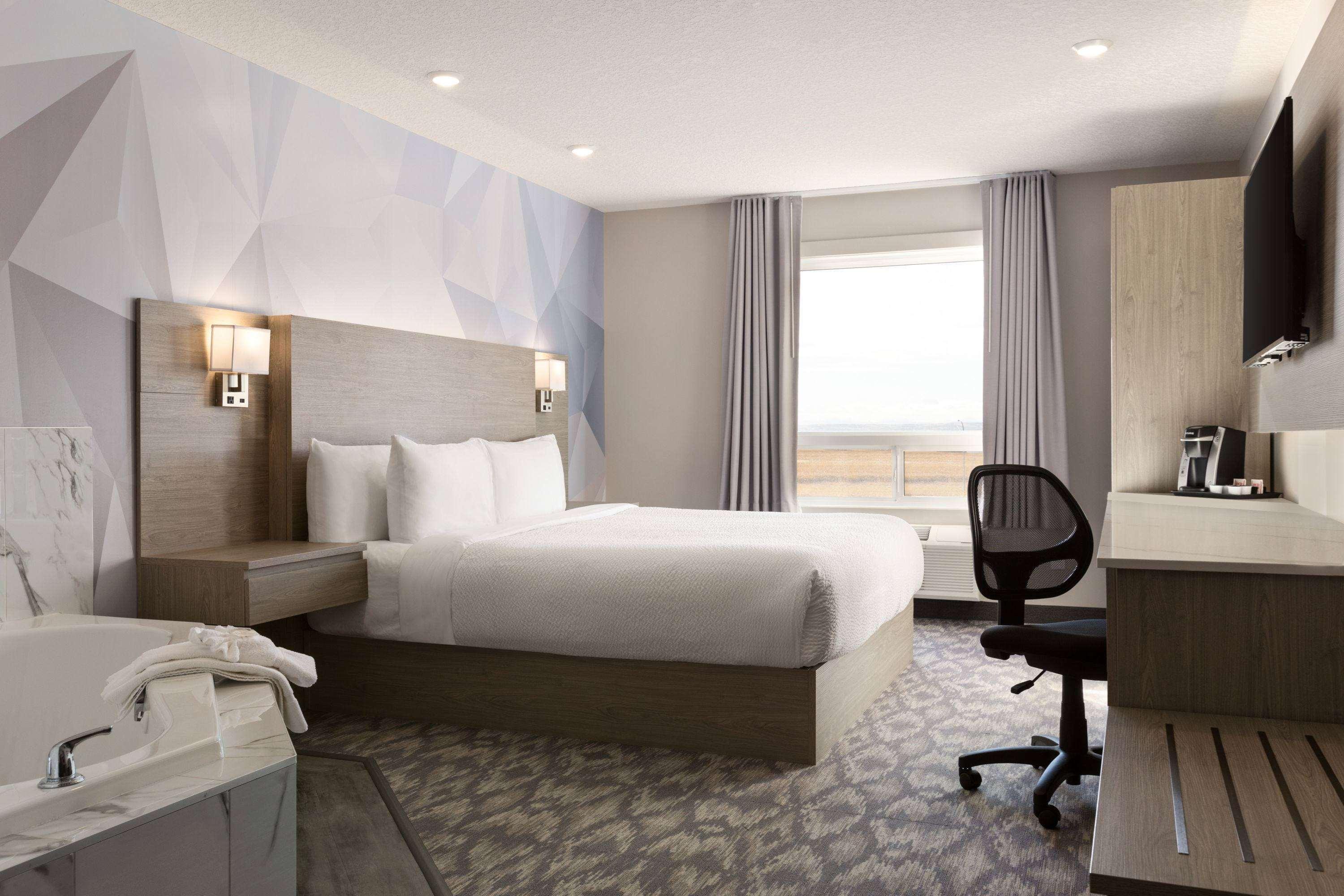 Days Inn Calgary North Balzac — photo 4