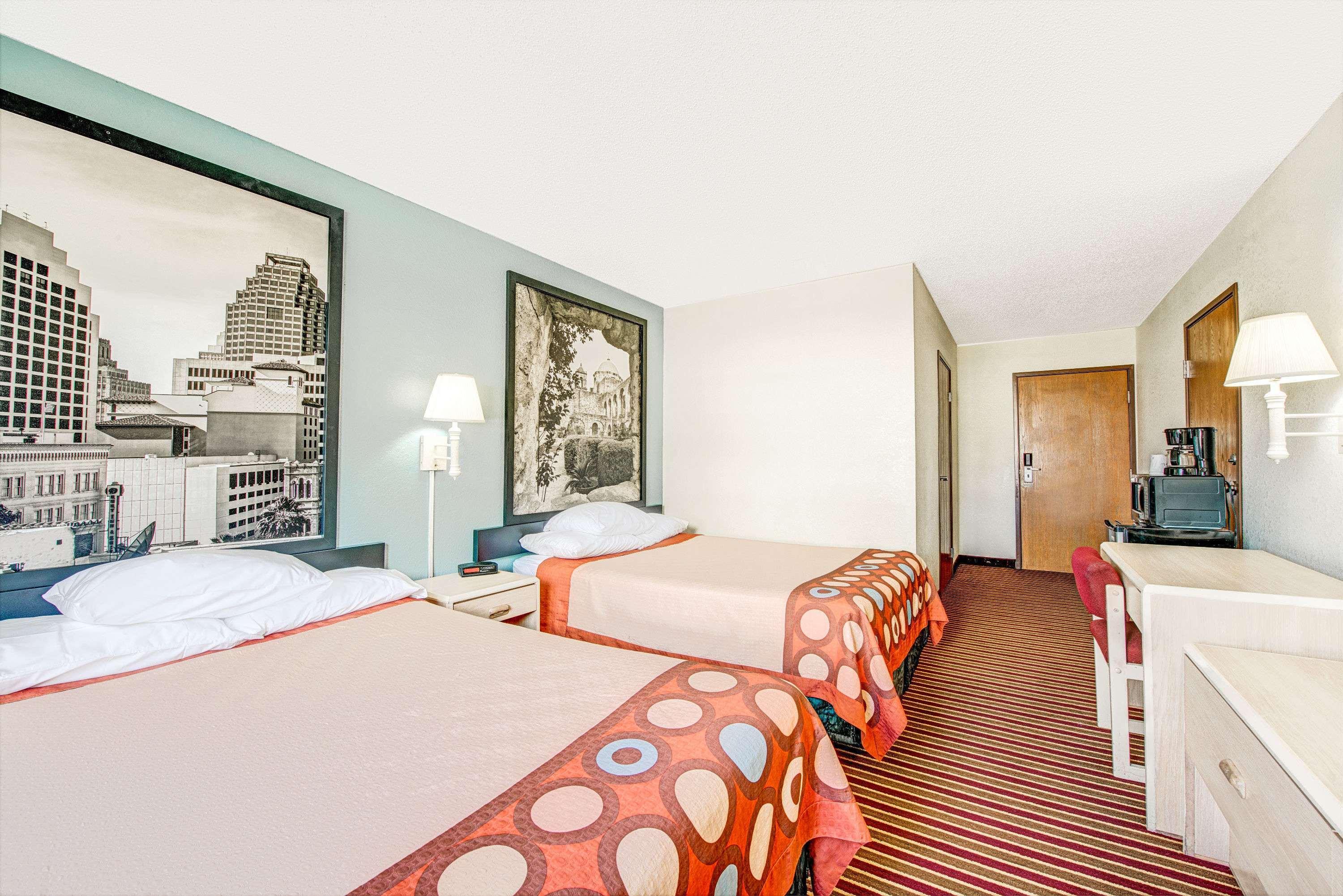 Super 8 by Wyndham San Antonio/Fiesta — photo 4