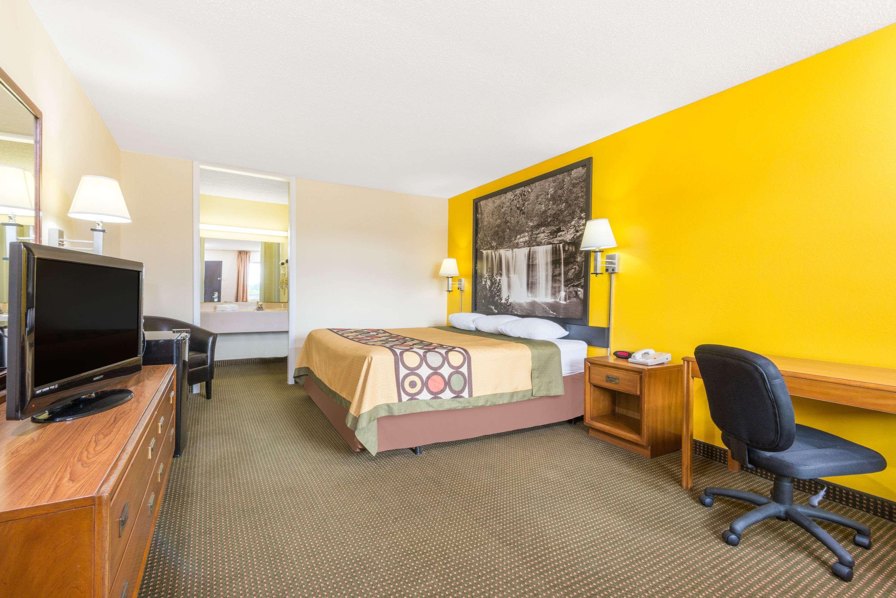 Super 8 by Wyndham Williamsburg — photo 4
