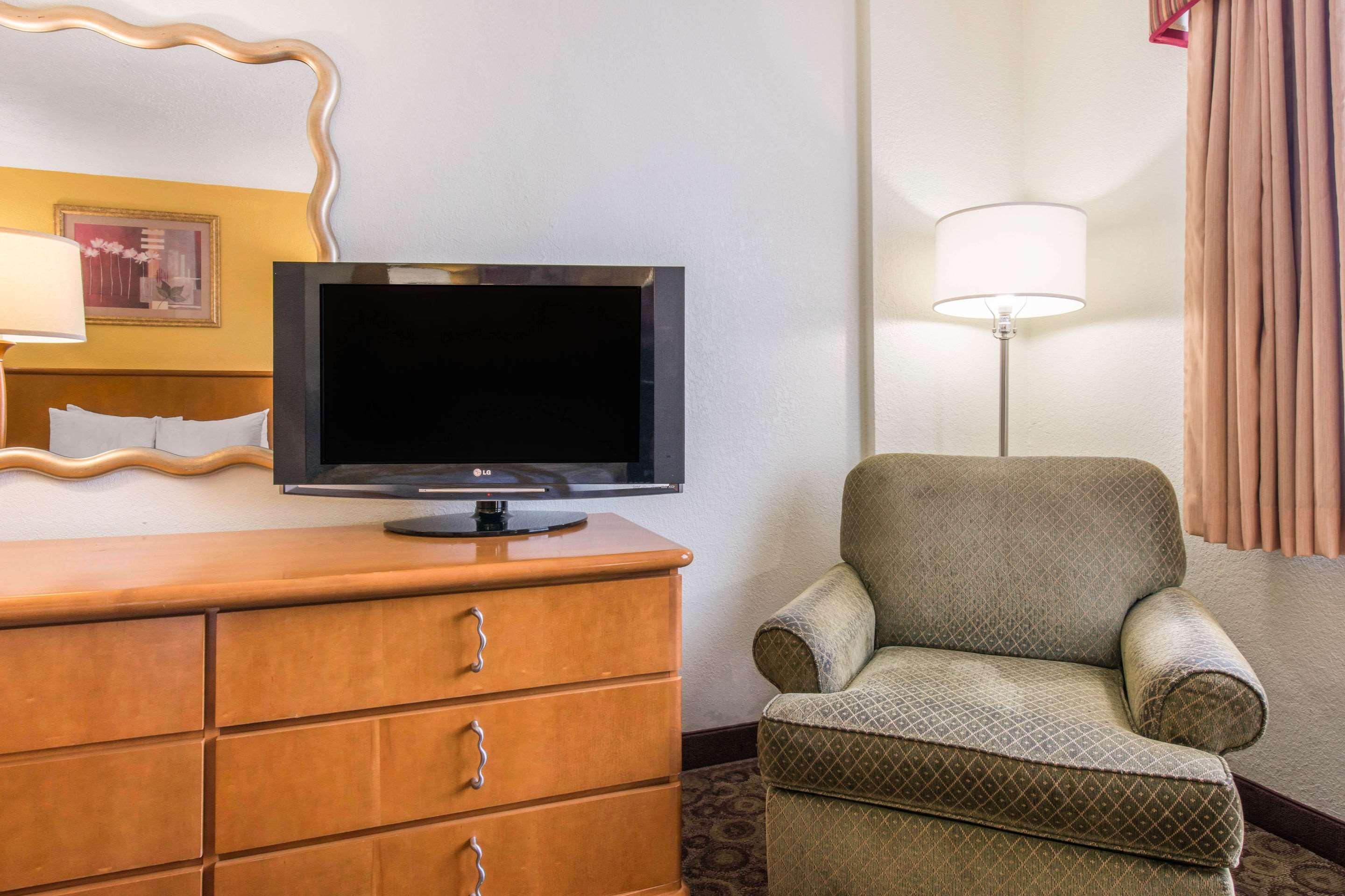 Quality Inn & Suites — photo 5