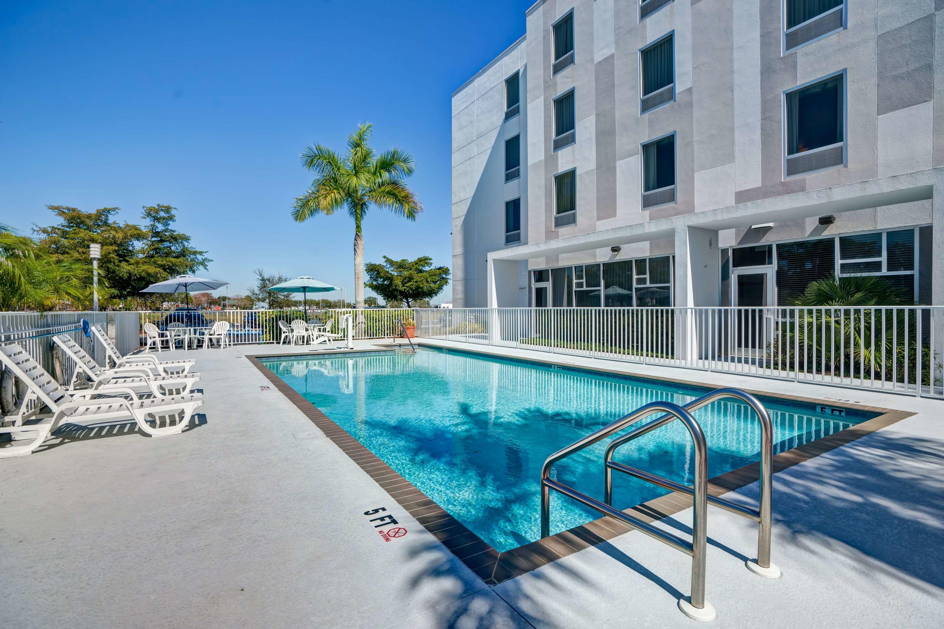 Hampton Inn & Suites Sarasota/Bradenton Airport — photo 5