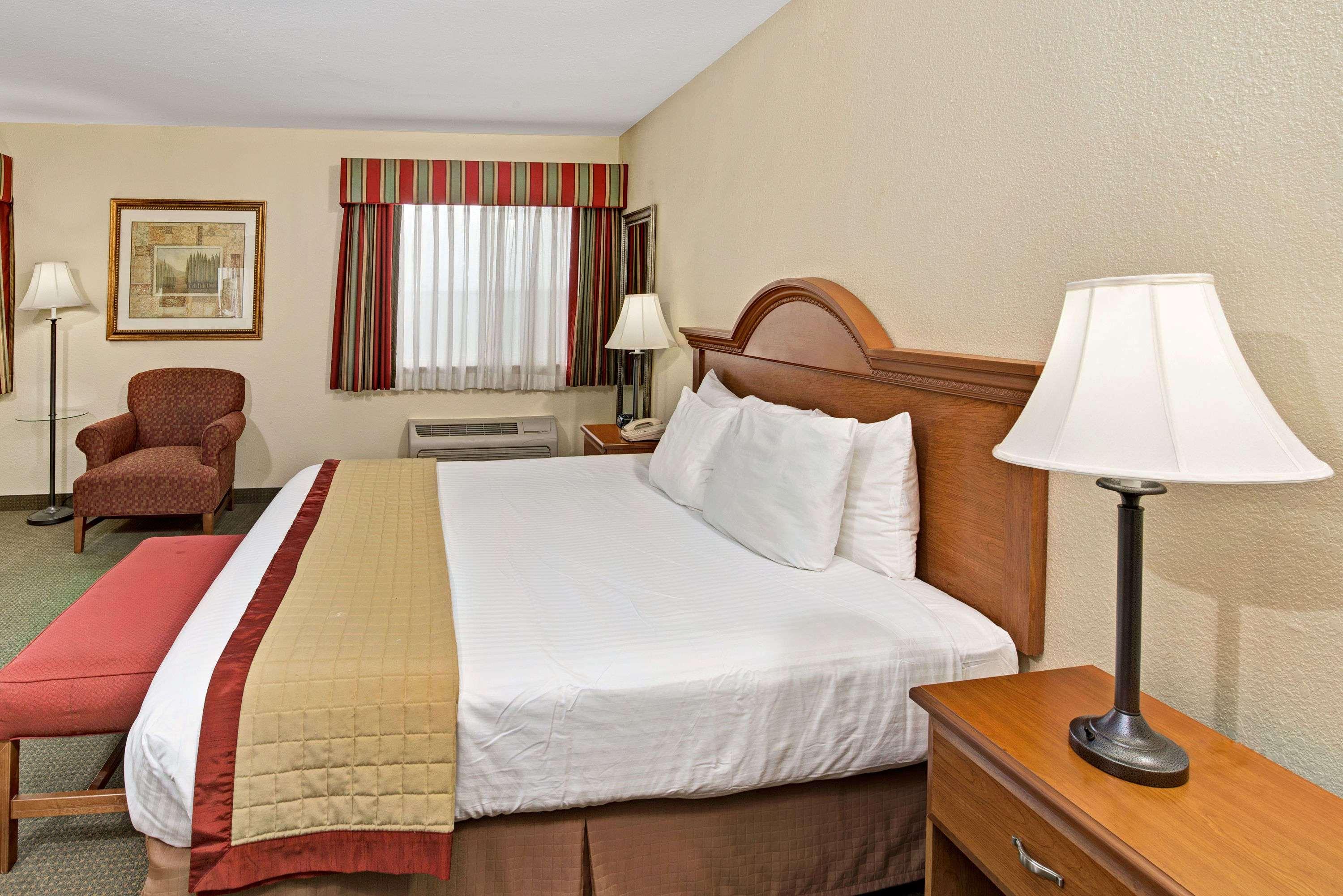 Baymont Inn and Suites Indianapolis — photo 5