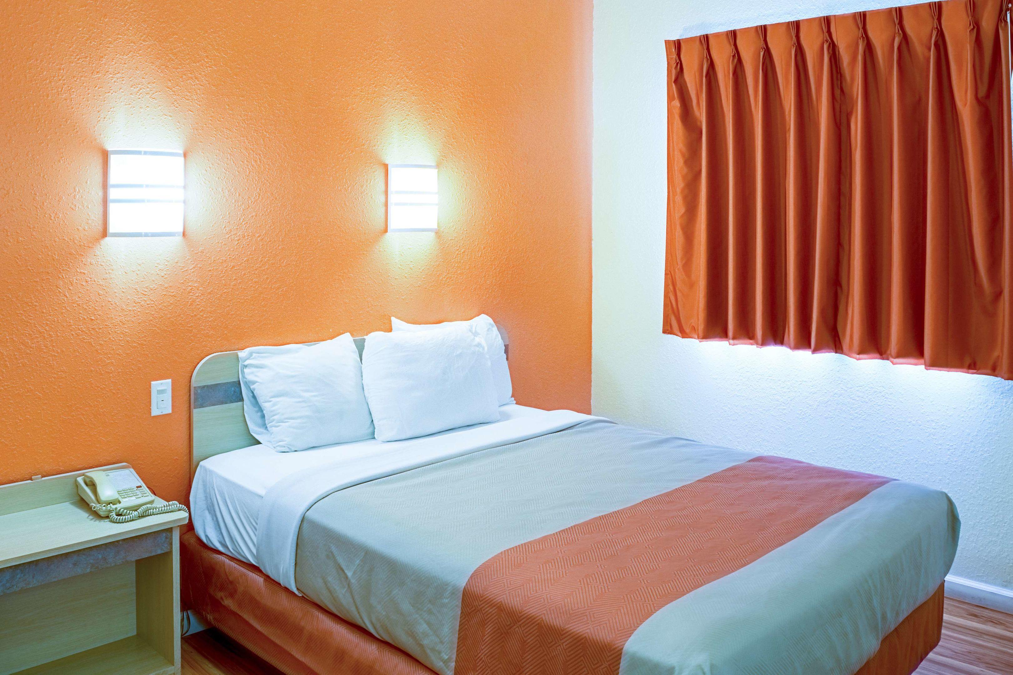 Motel 6 Seymour North — photo 5