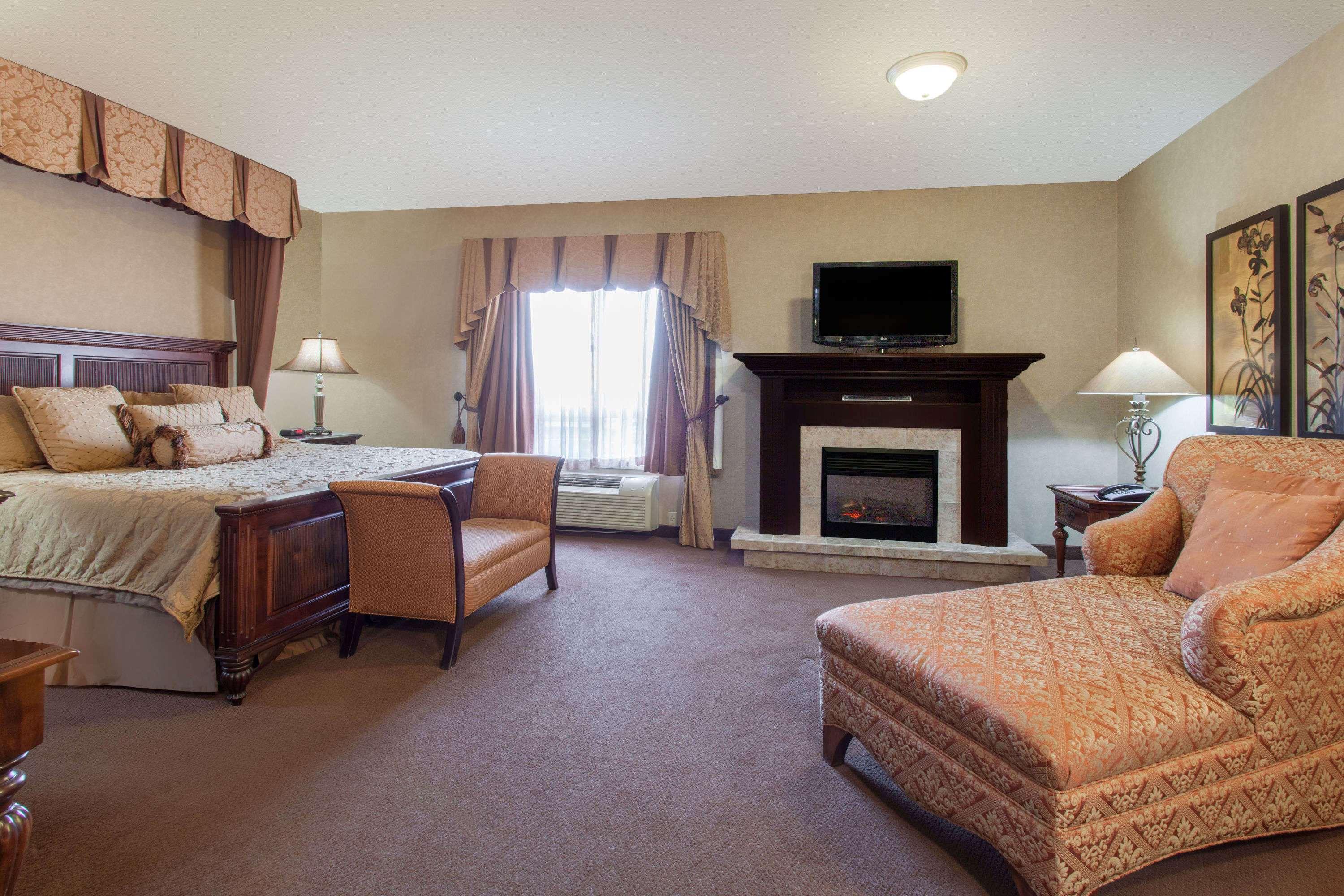 Ramada Camrose — photo 5