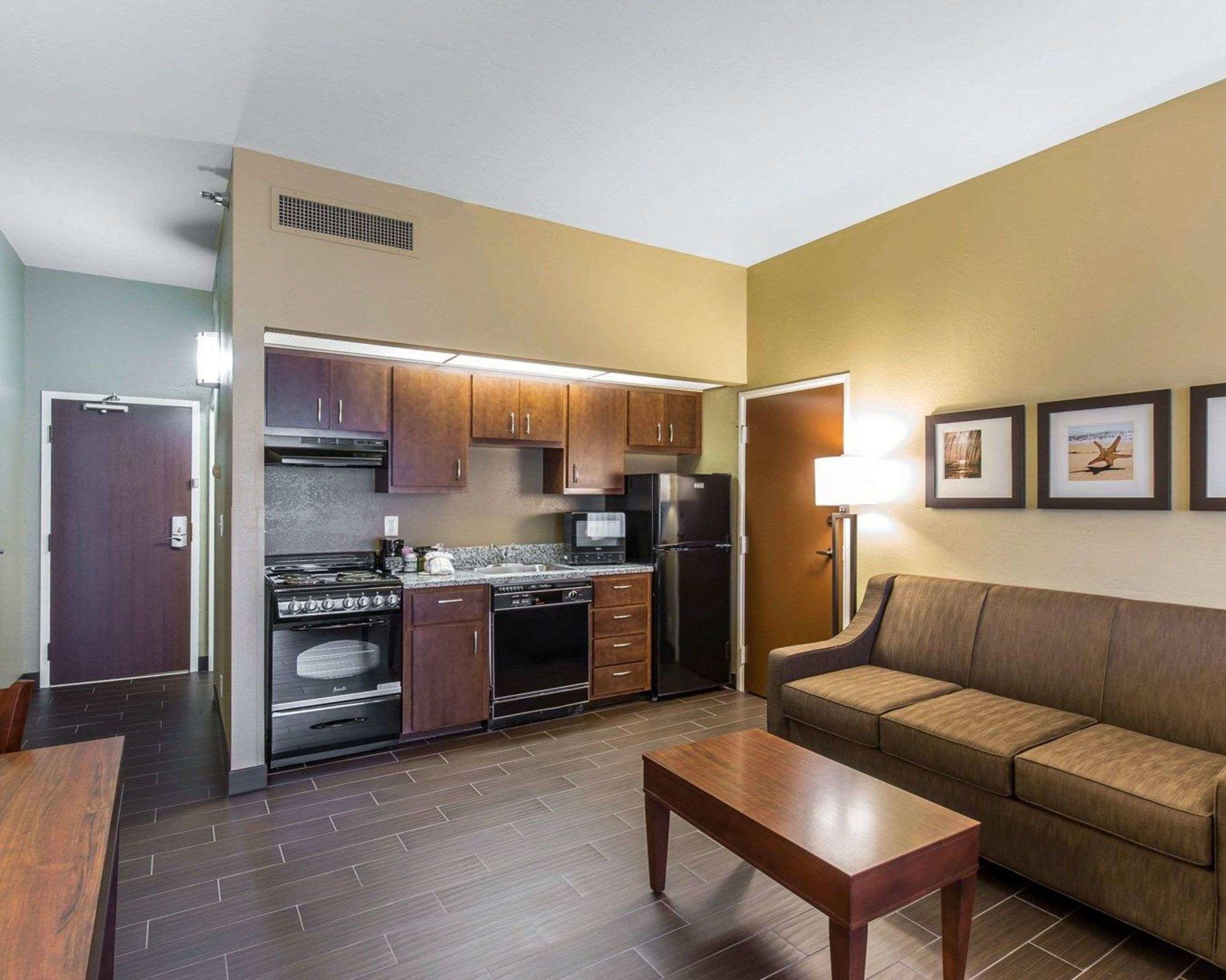 Comfort Inn & Suites — photo 5