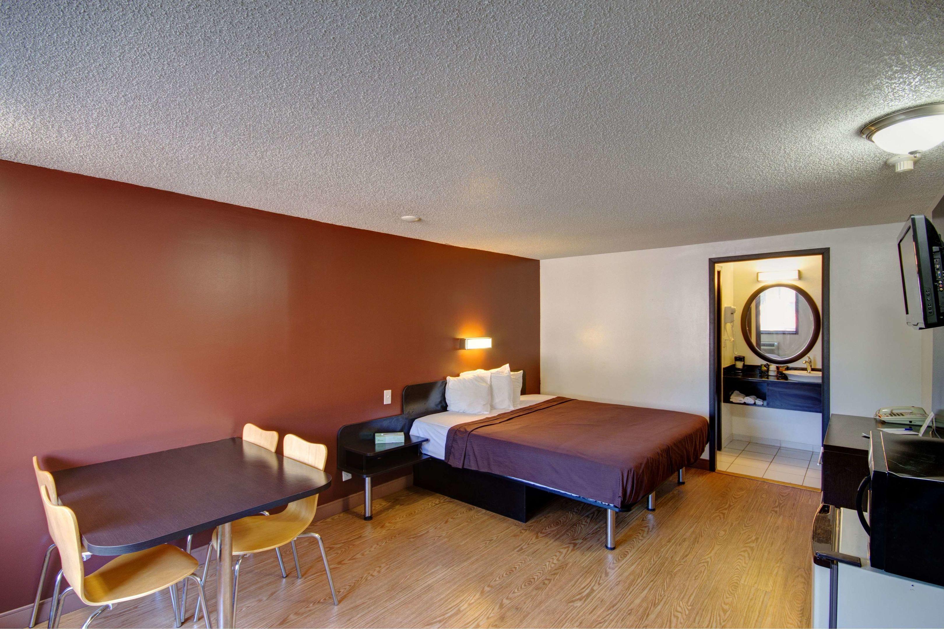 Americas Best Value Inn Heath/Newark — photo 5