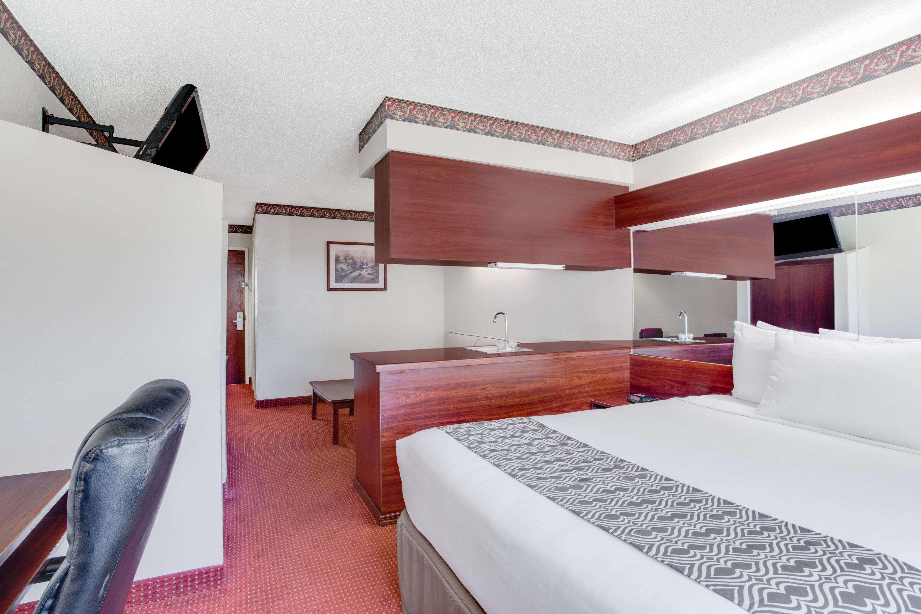 Microtel Inn & Suites by Wyndham Pooler/Savannah — photo 4