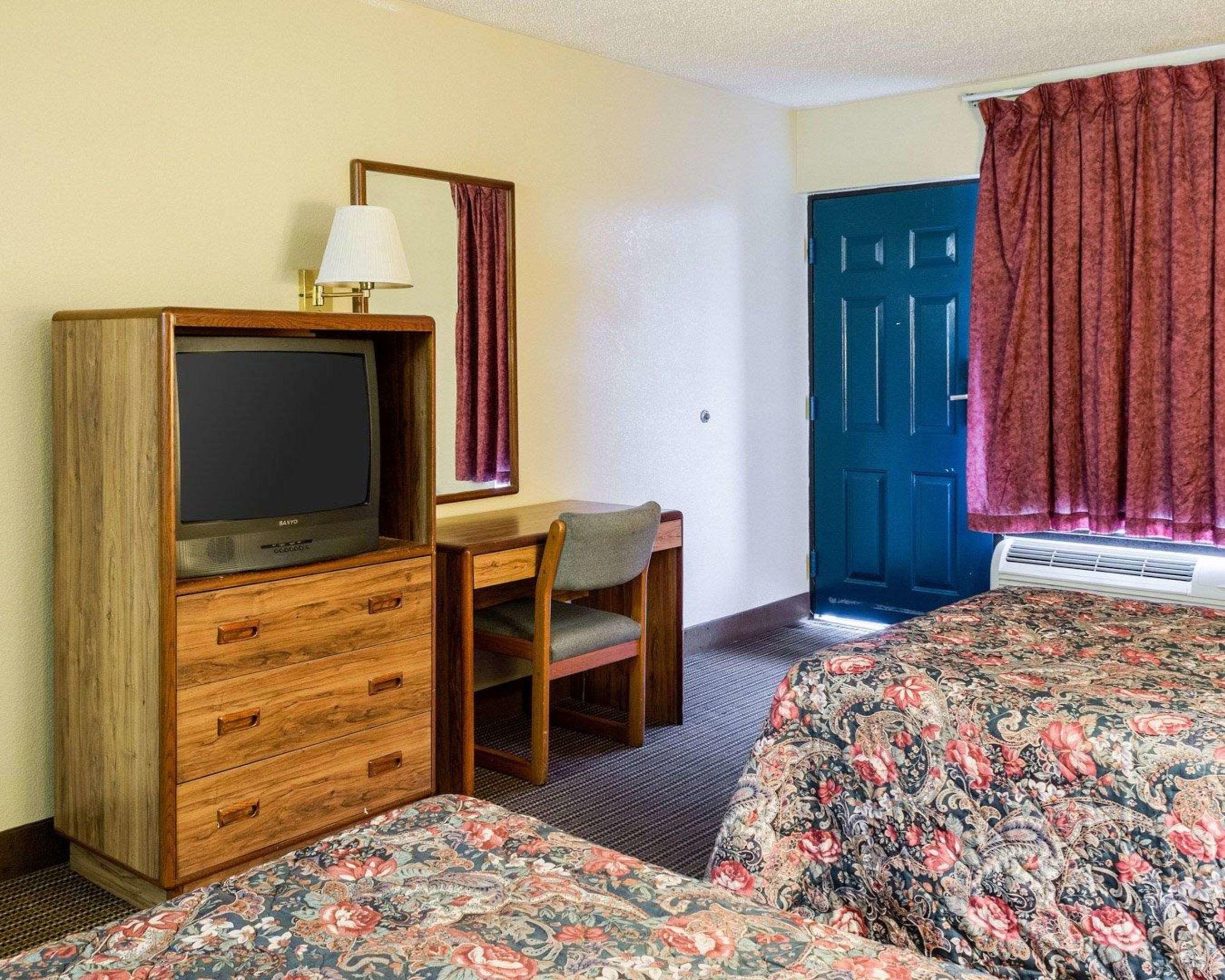 Rodeway Inn Greenwood — photo 5