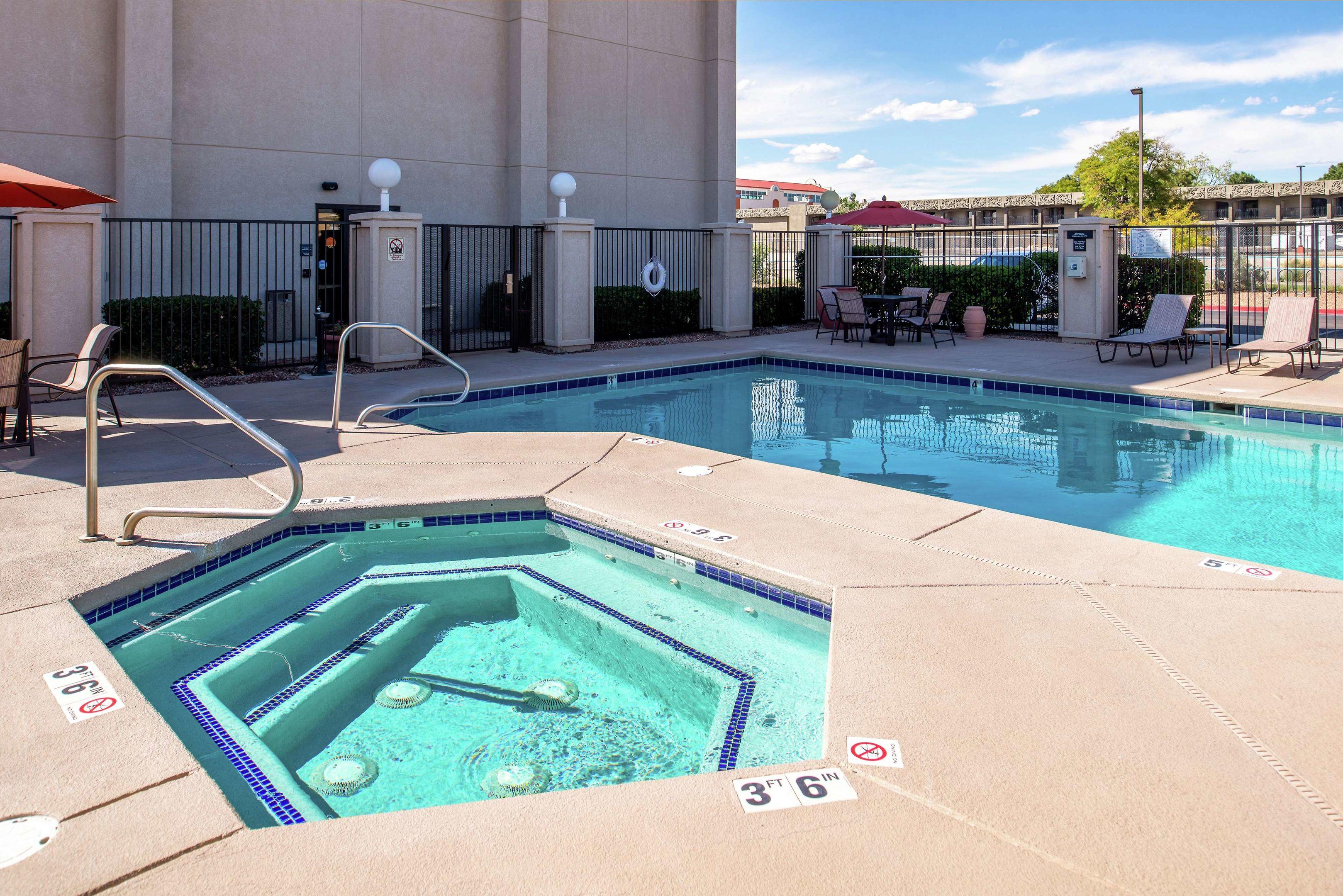 Hampton Inn University Albuquerque — photo 4