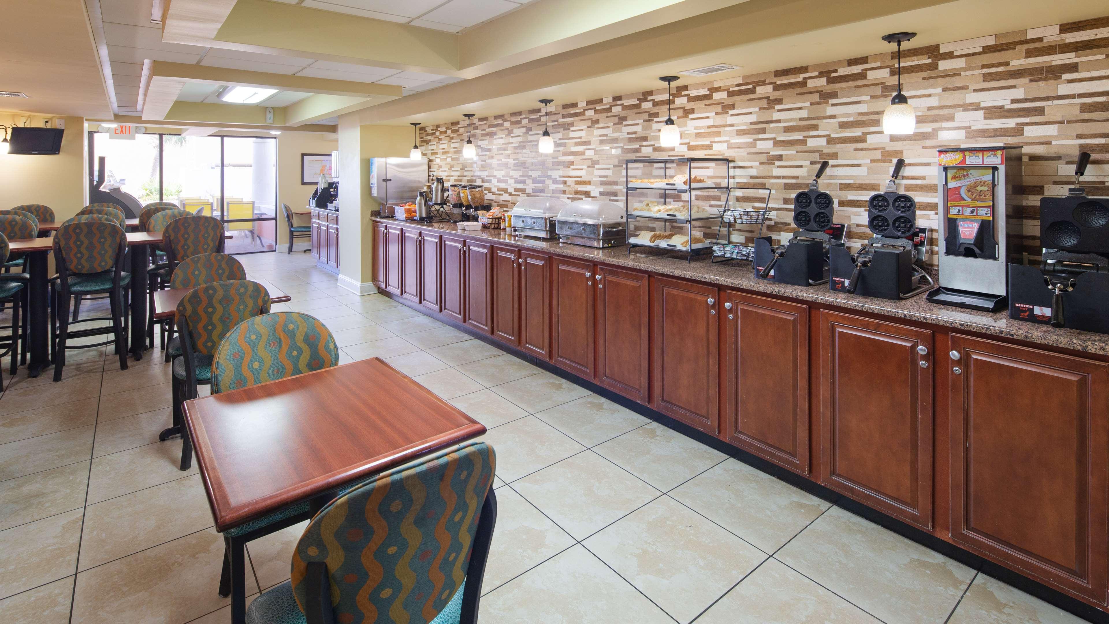 Best Western Ocean Sands Beach Resort Hotel — photo 5