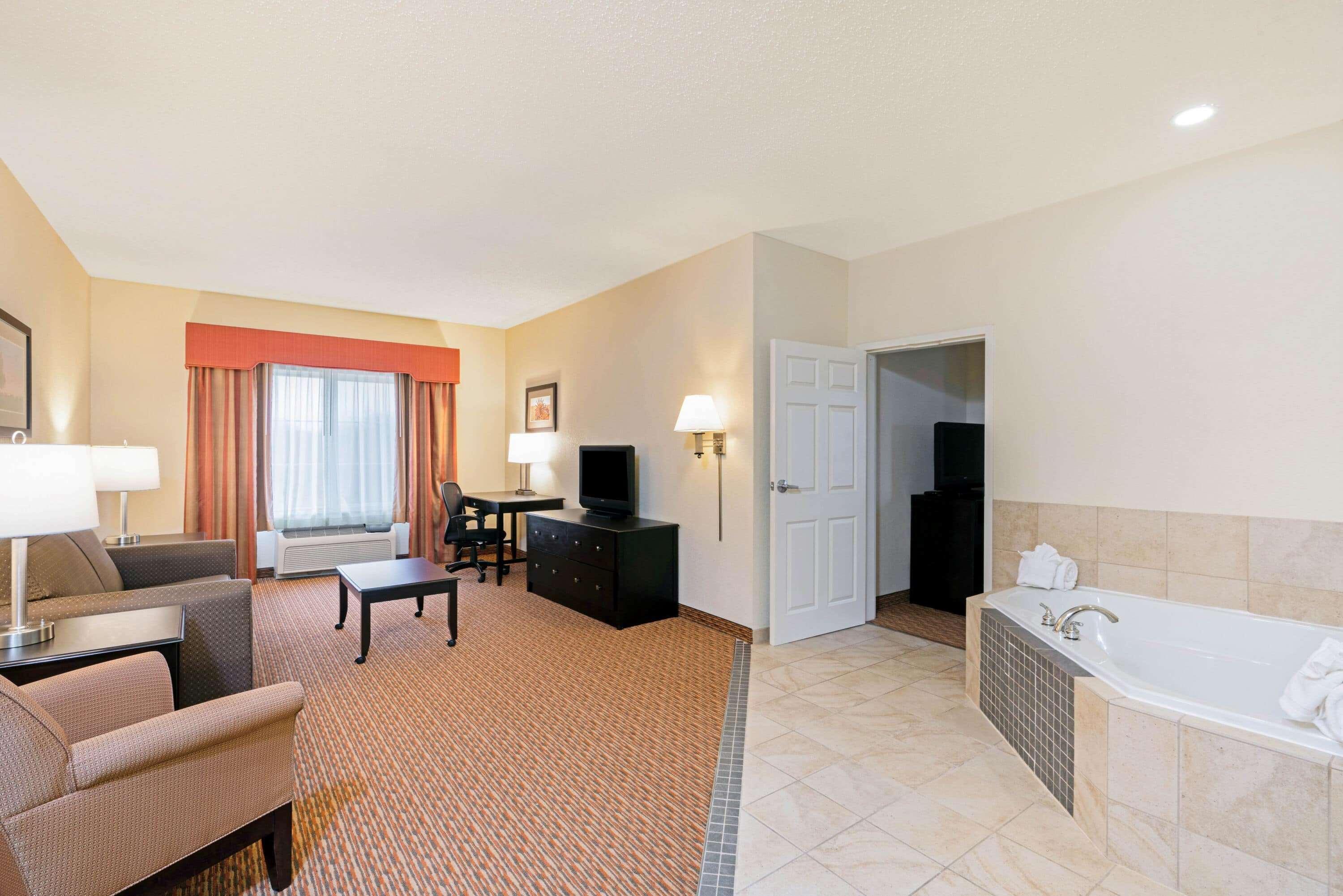 La Quinta Inn and Suites Stillwater — photo 4