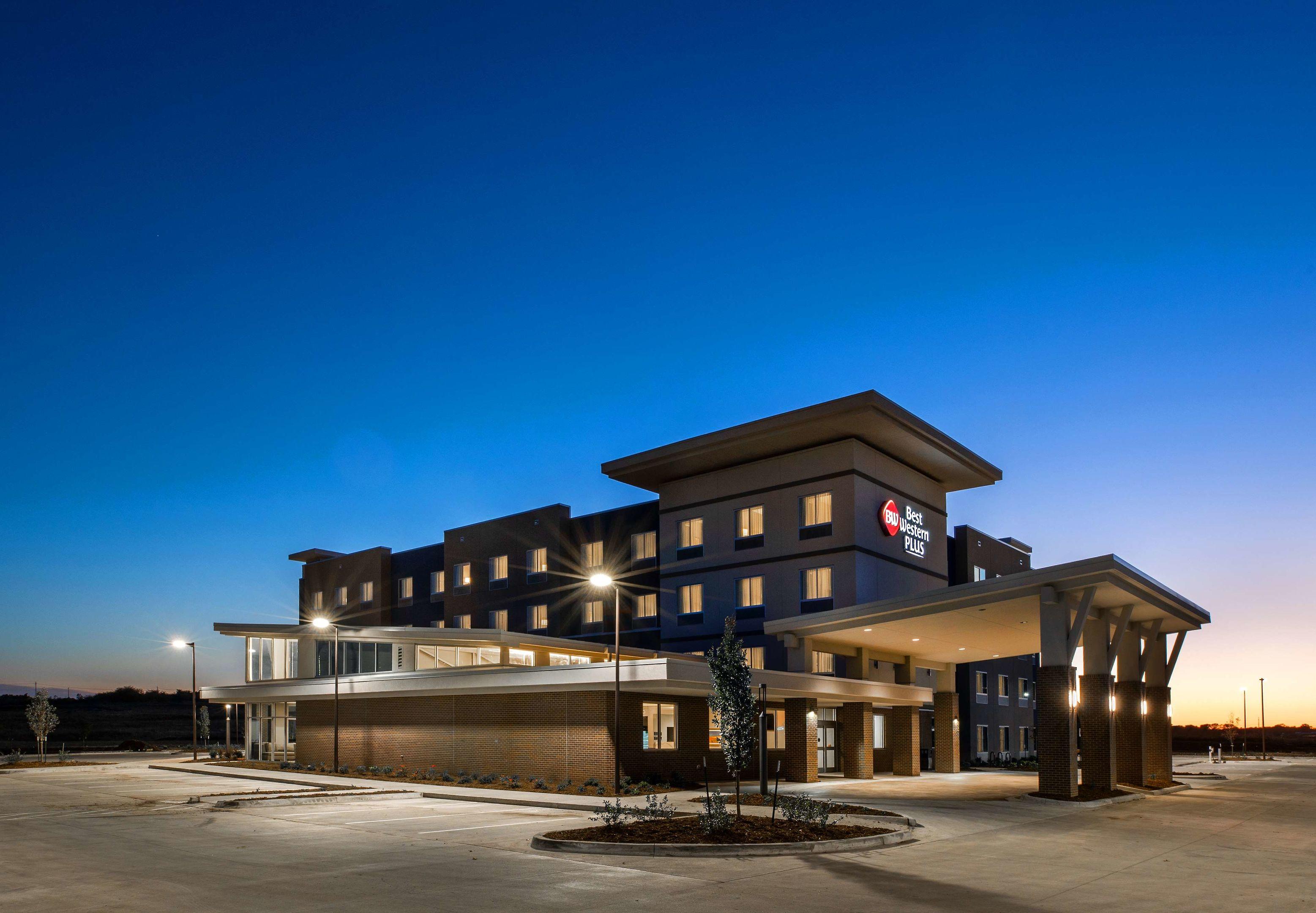 Best Western Plus West Lawrence — photo 4