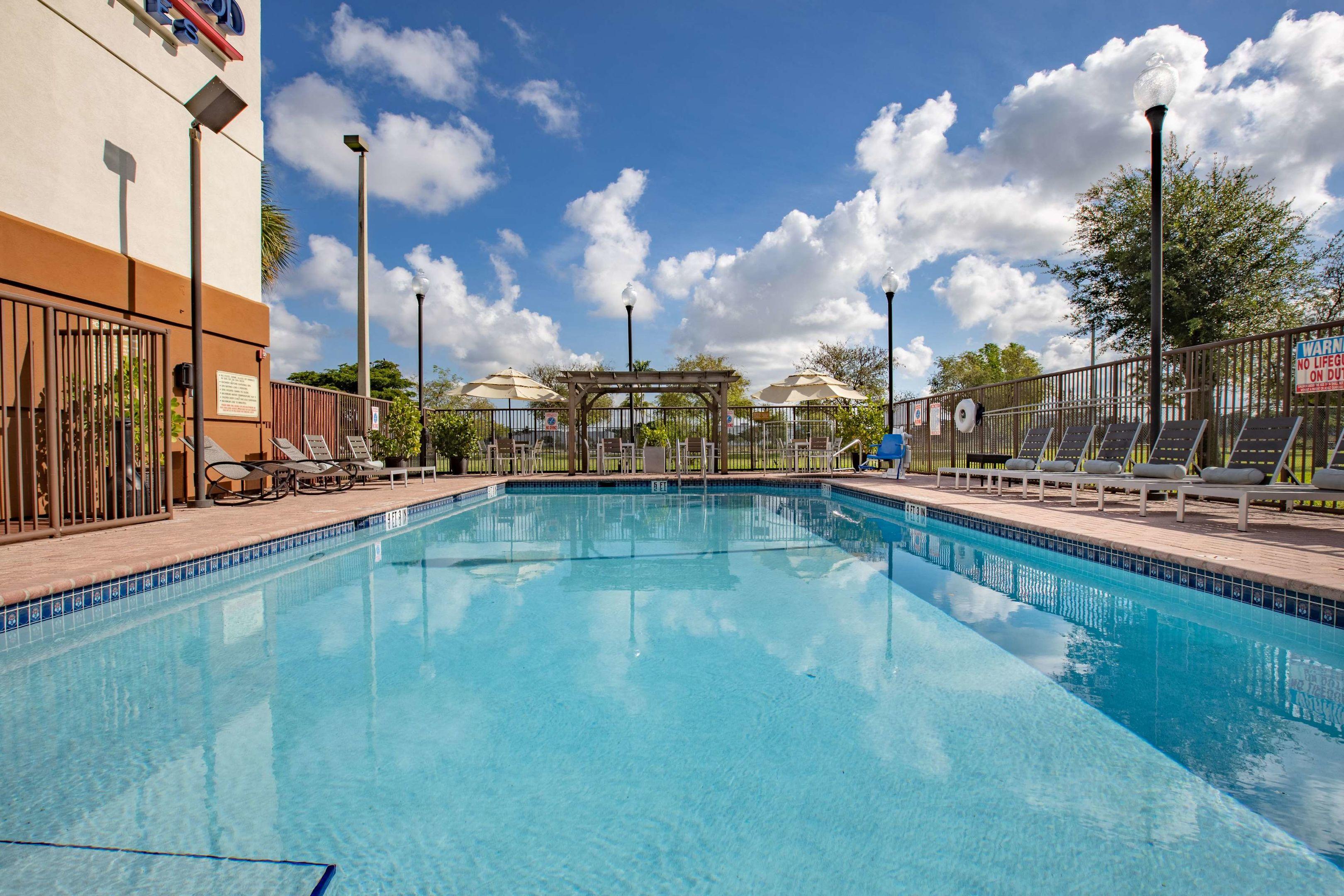 Sonesta Simply Suites Miami Airport Doral — photo 4