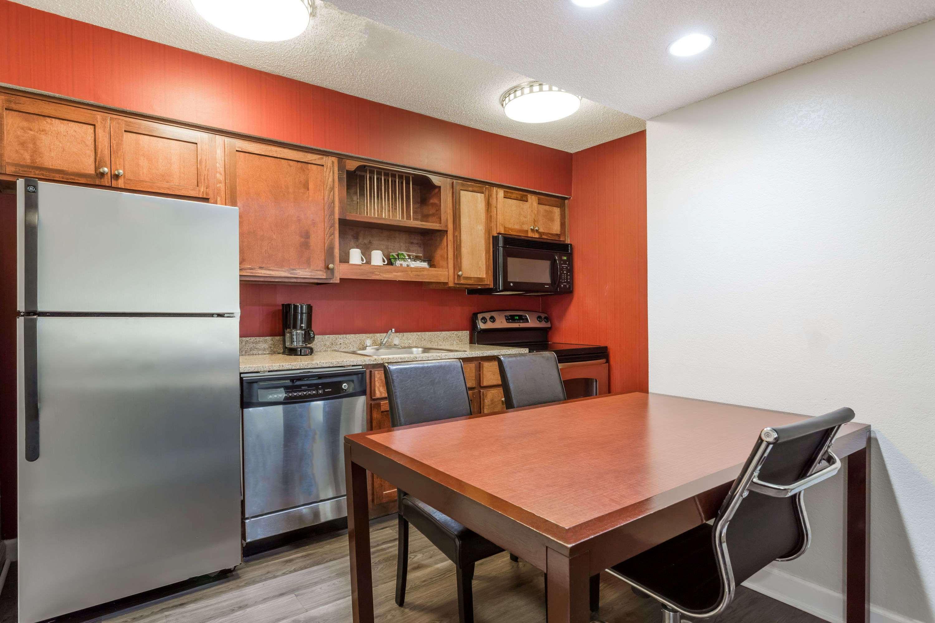 Hawthorn Suites by Wyndham North Charleston SC — photo 5