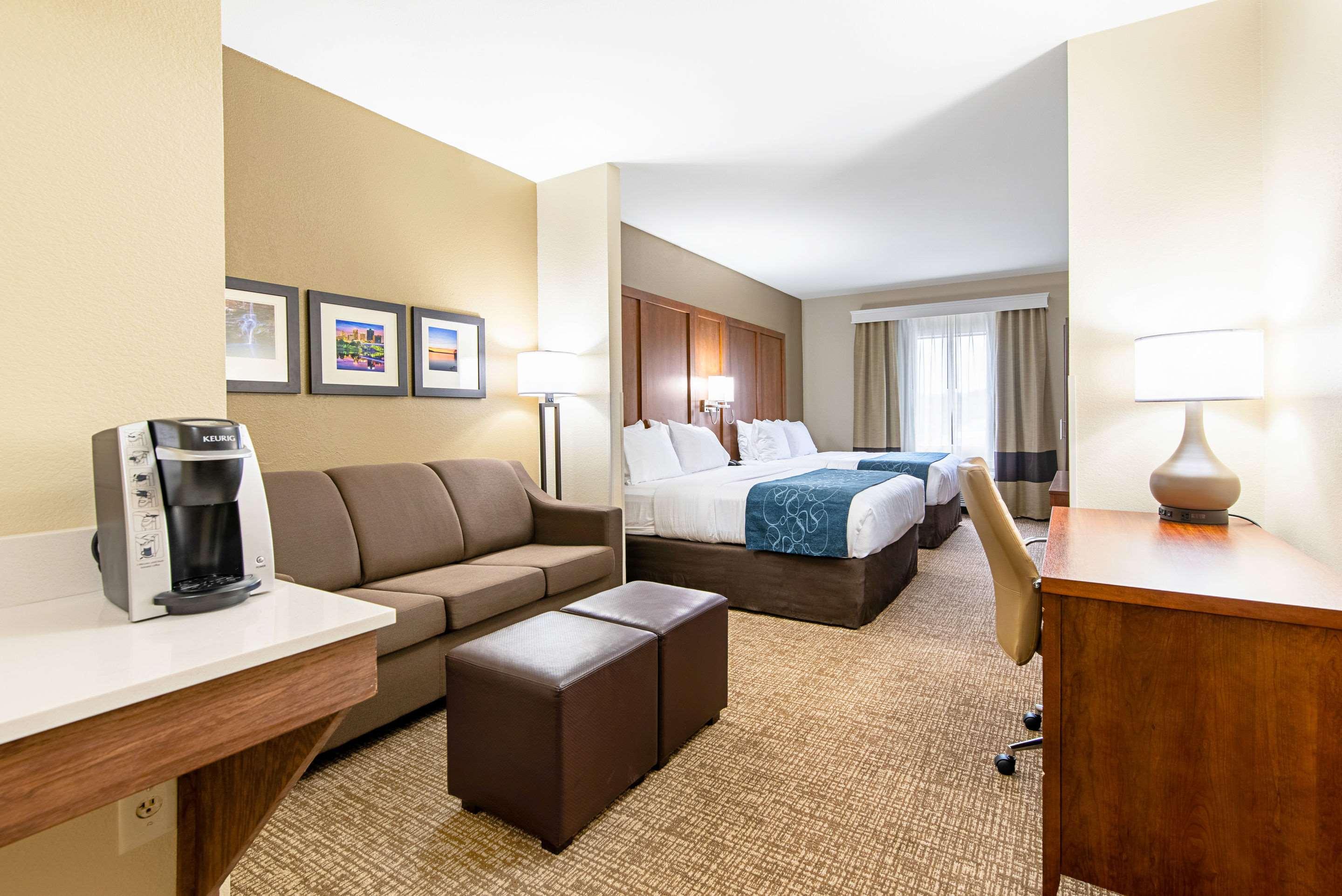 Comfort Inn & Suites — photo 5