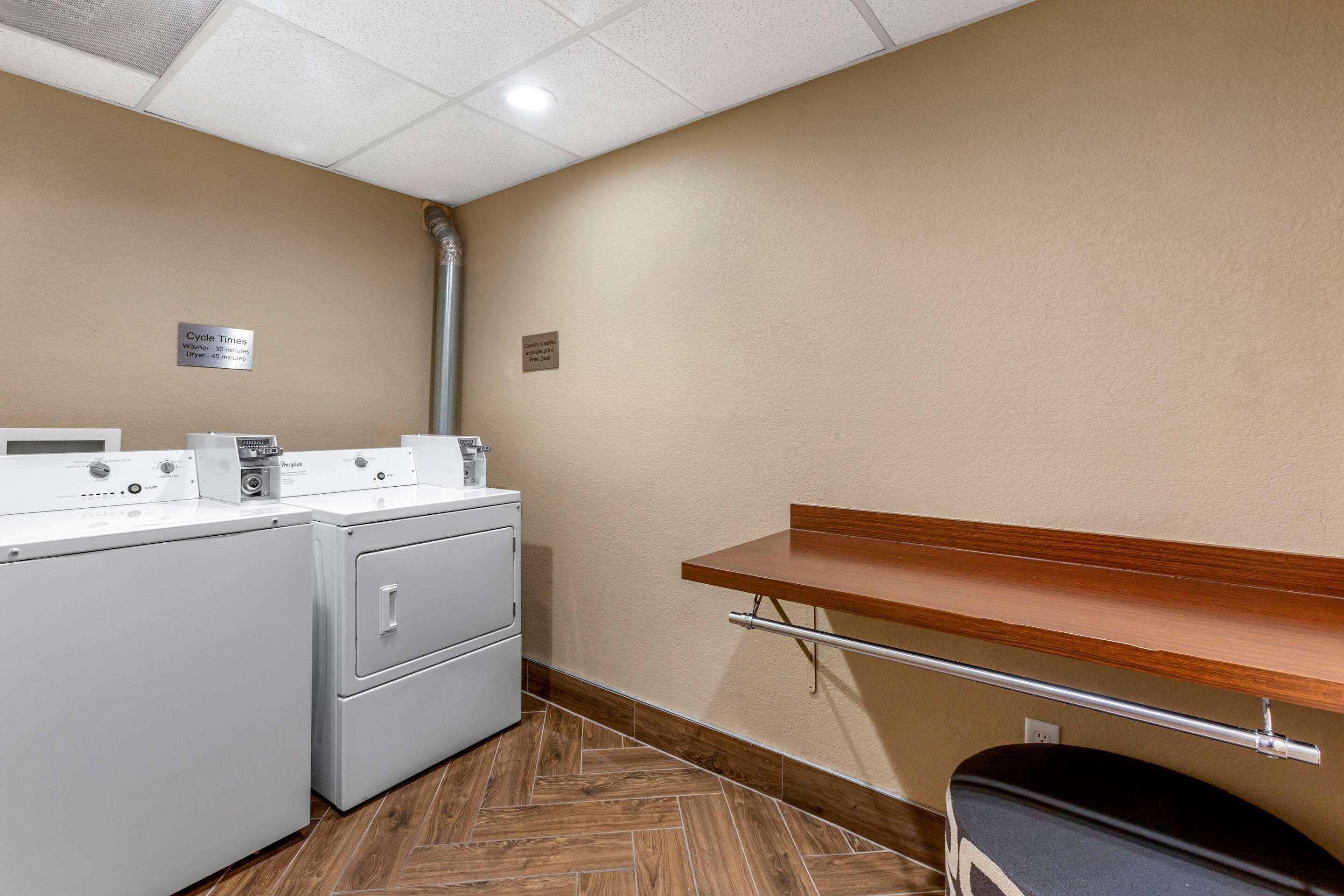 Comfort Inn & Suites — photo 5