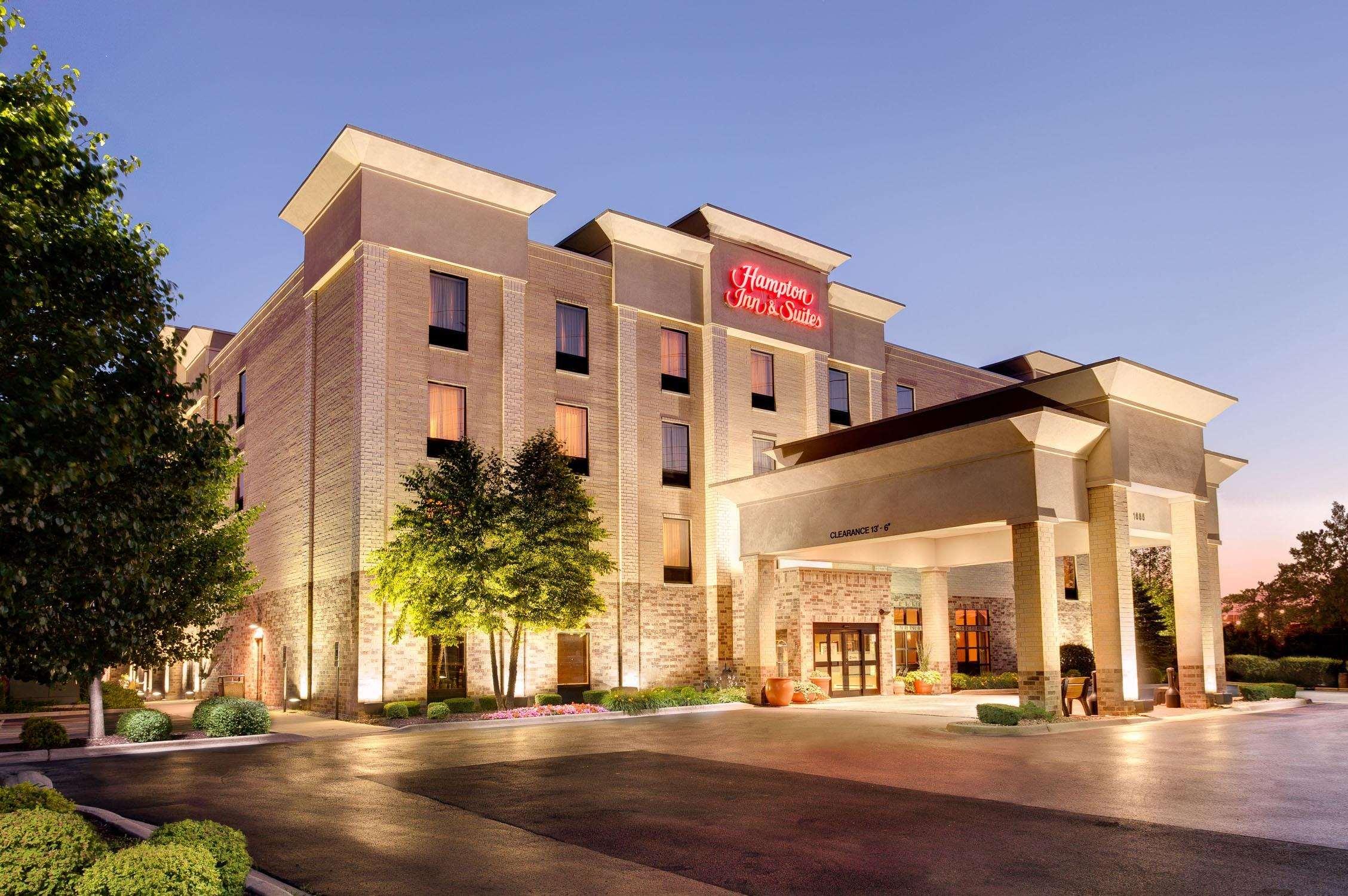 Hampton Inn & Suites Addison — photo 2
