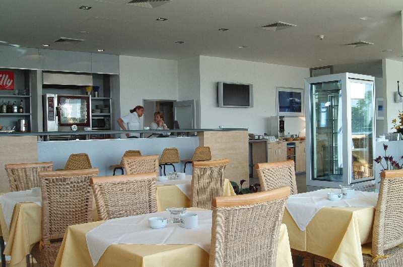 Holiday Inn Prague Airport — photo 4