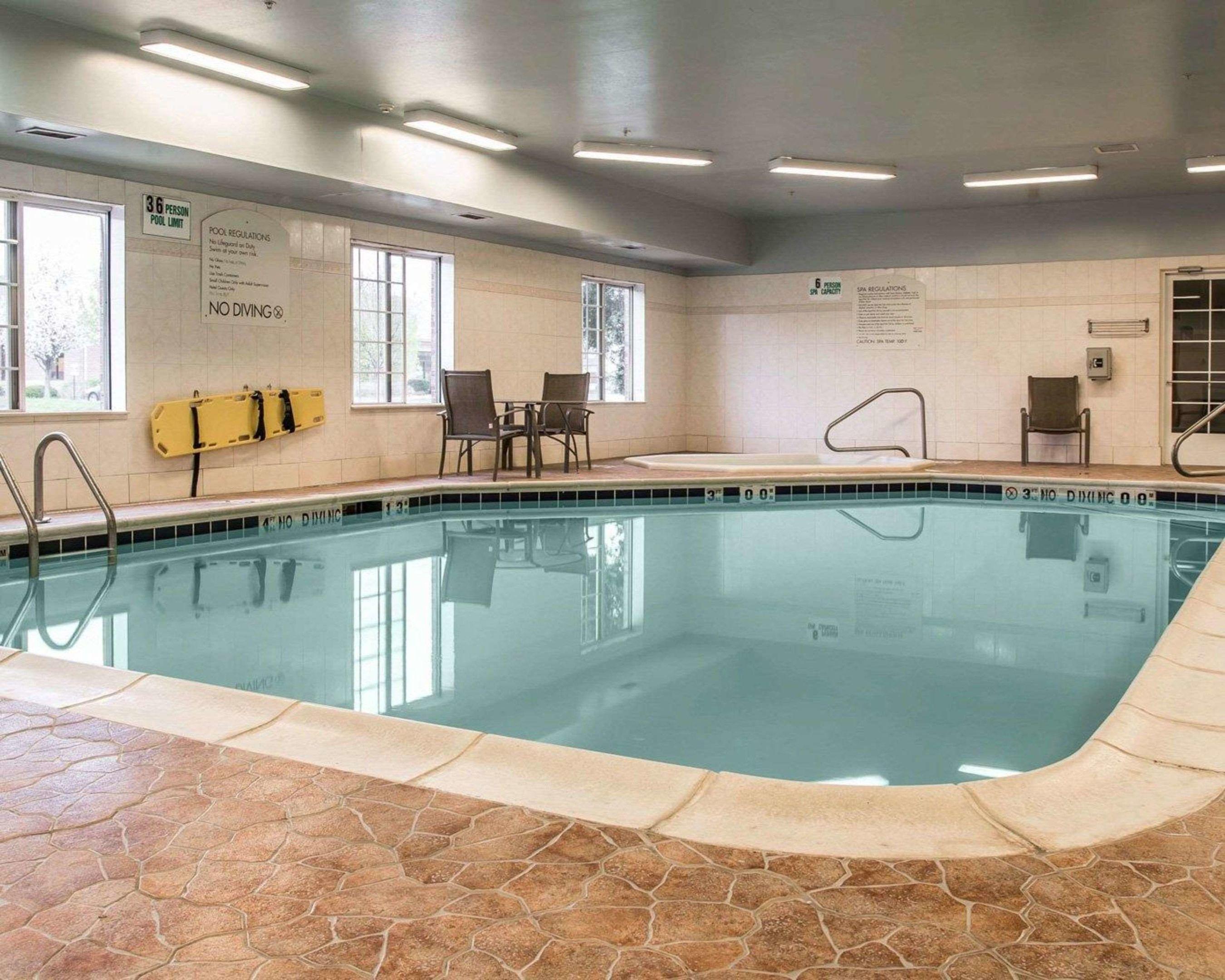 Comfort Inn & Suites — photo 4