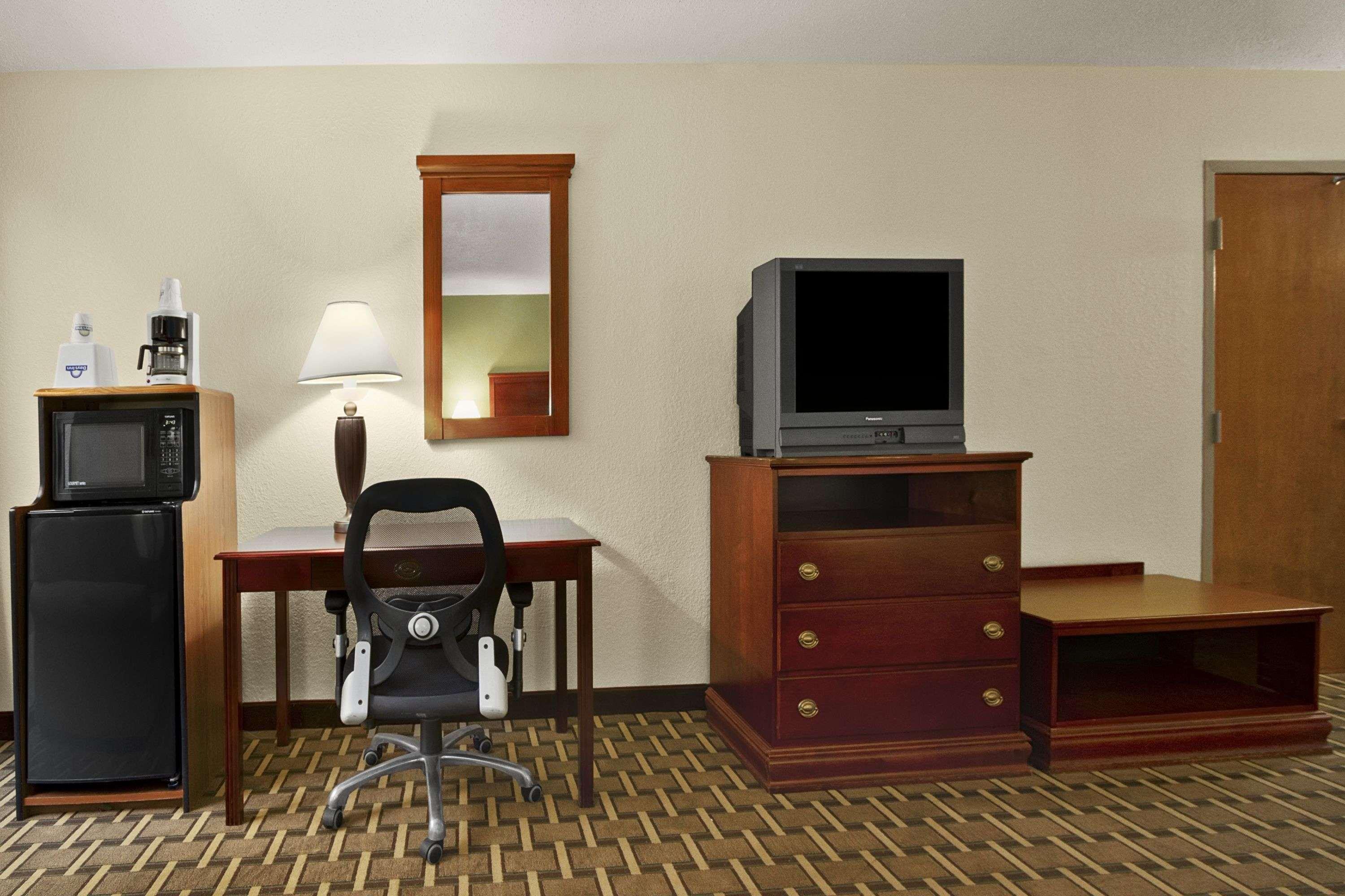 Days Inn by Wyndham Fayetteville-South I-95 Exit 49 — photo 5