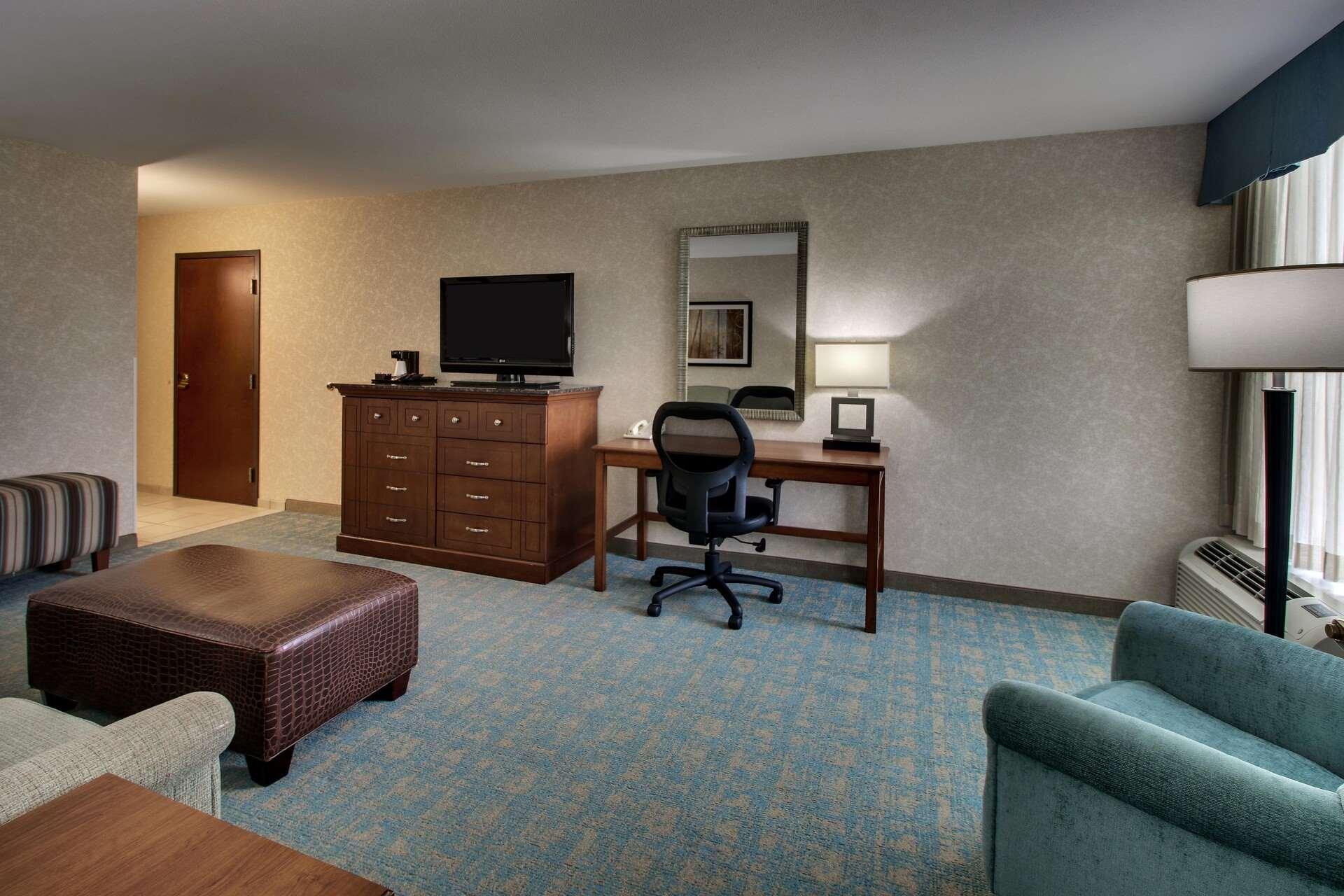 GreenTree Inn & Suites Houston Hobby Airport — photo 4