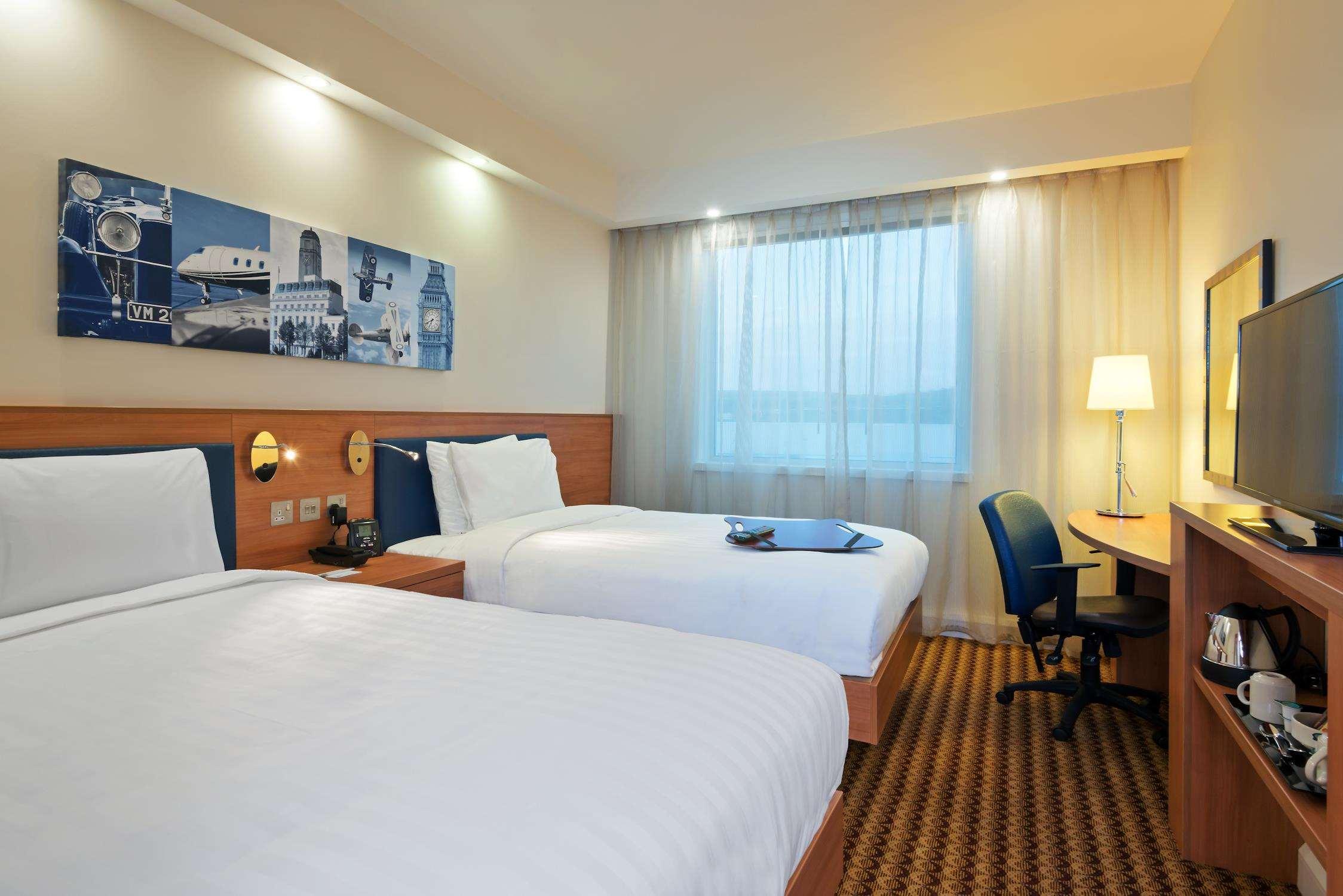 Hampton by Hilton London Luton Airport — photo 3
