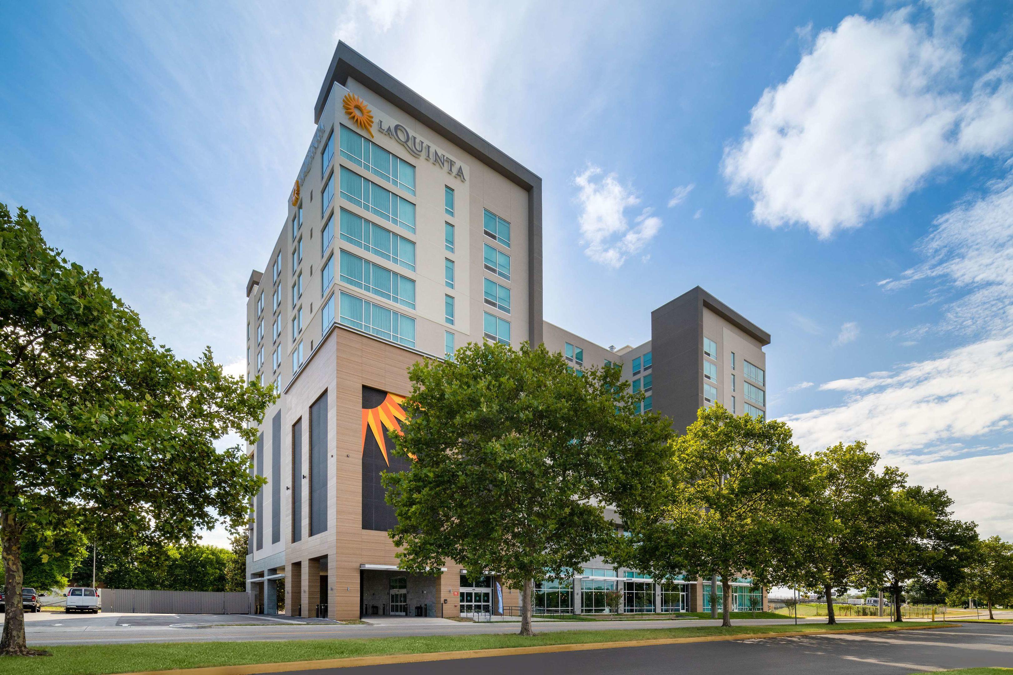 La Quinta Inn & Suites by Wyndham Nashville Downtown/Stadium