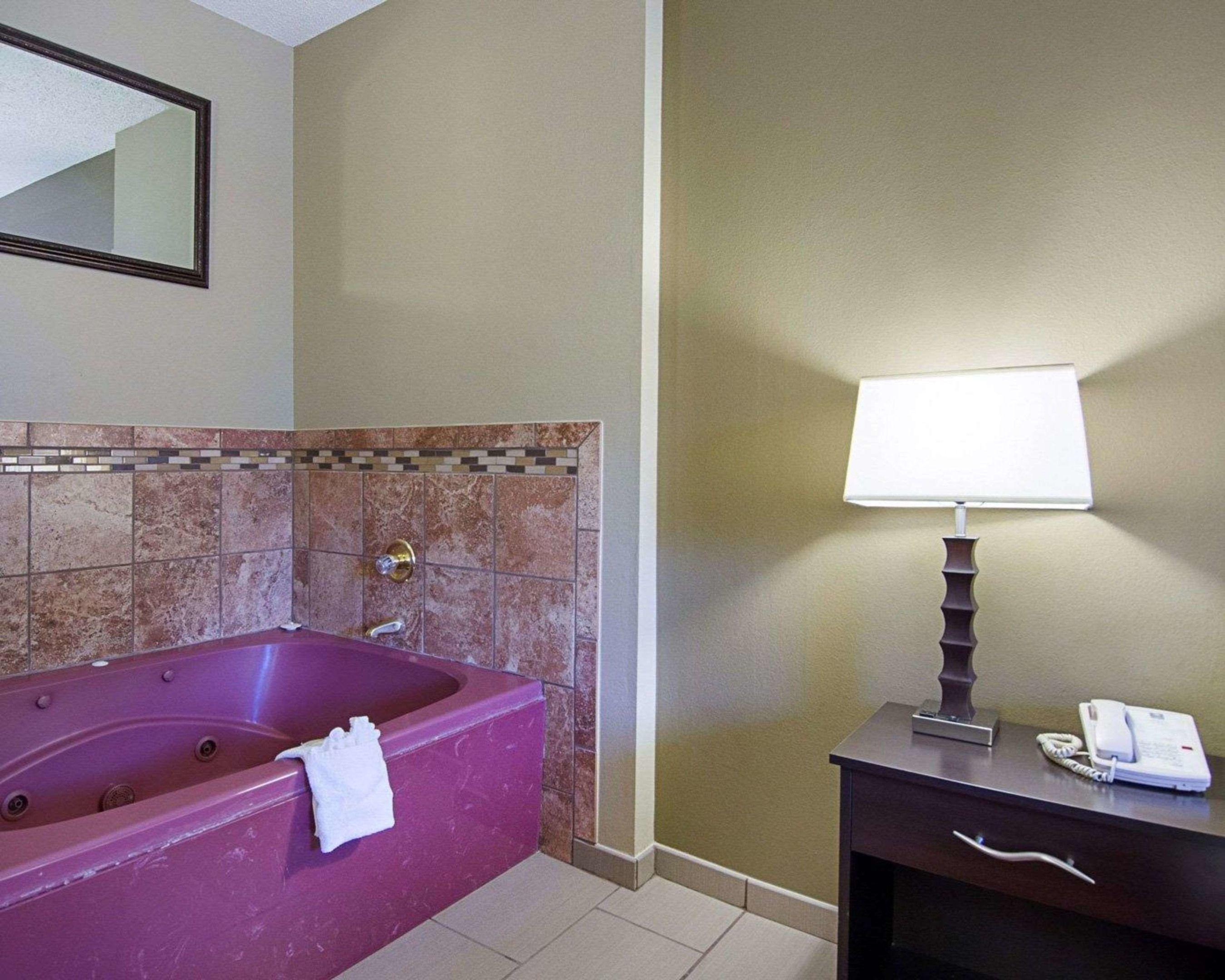 Comfort Inn West — photo 4