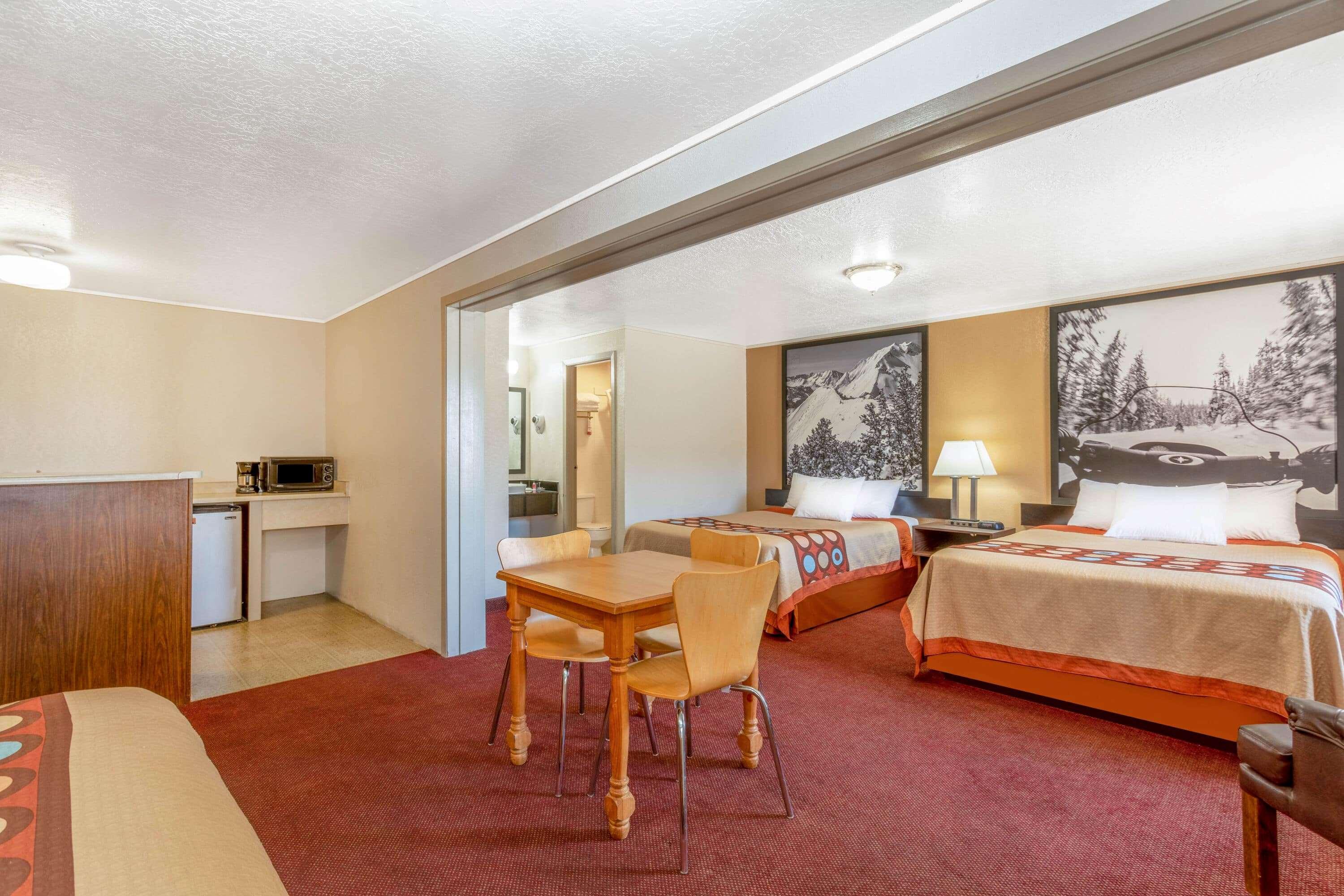 Super 8 by Wyndham Evanston — photo 4