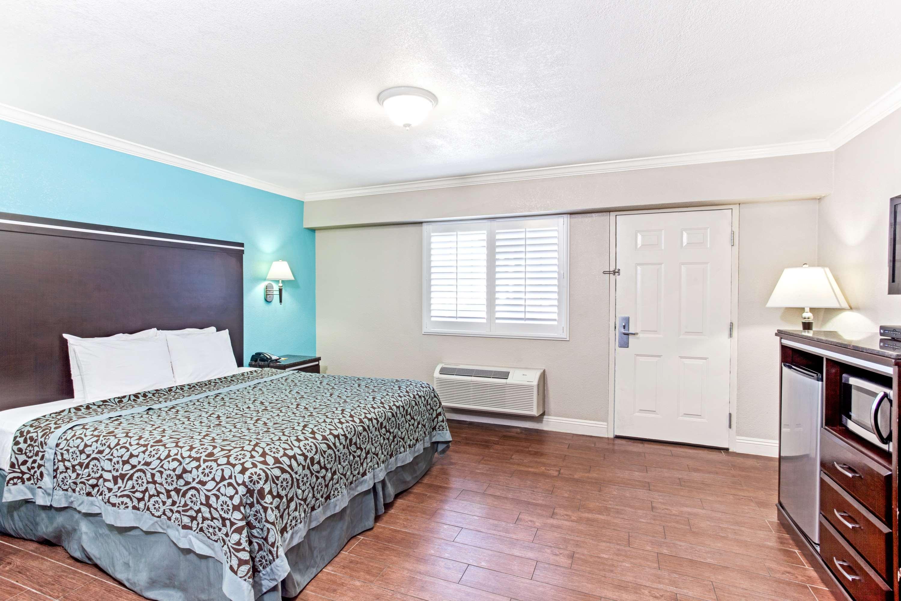 Days Inn Long Beach City Center — photo 4