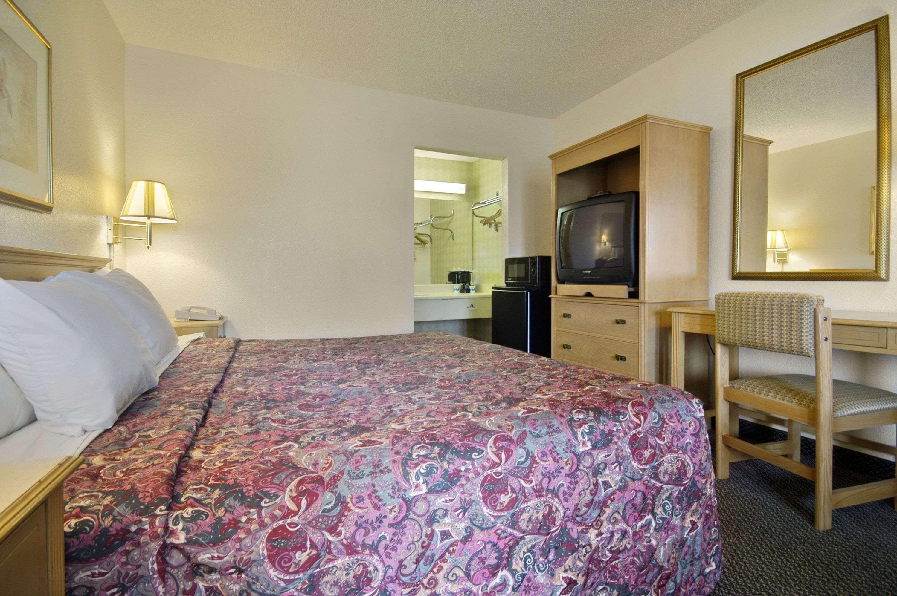 Days Inn and Suites Mobile — photo 5
