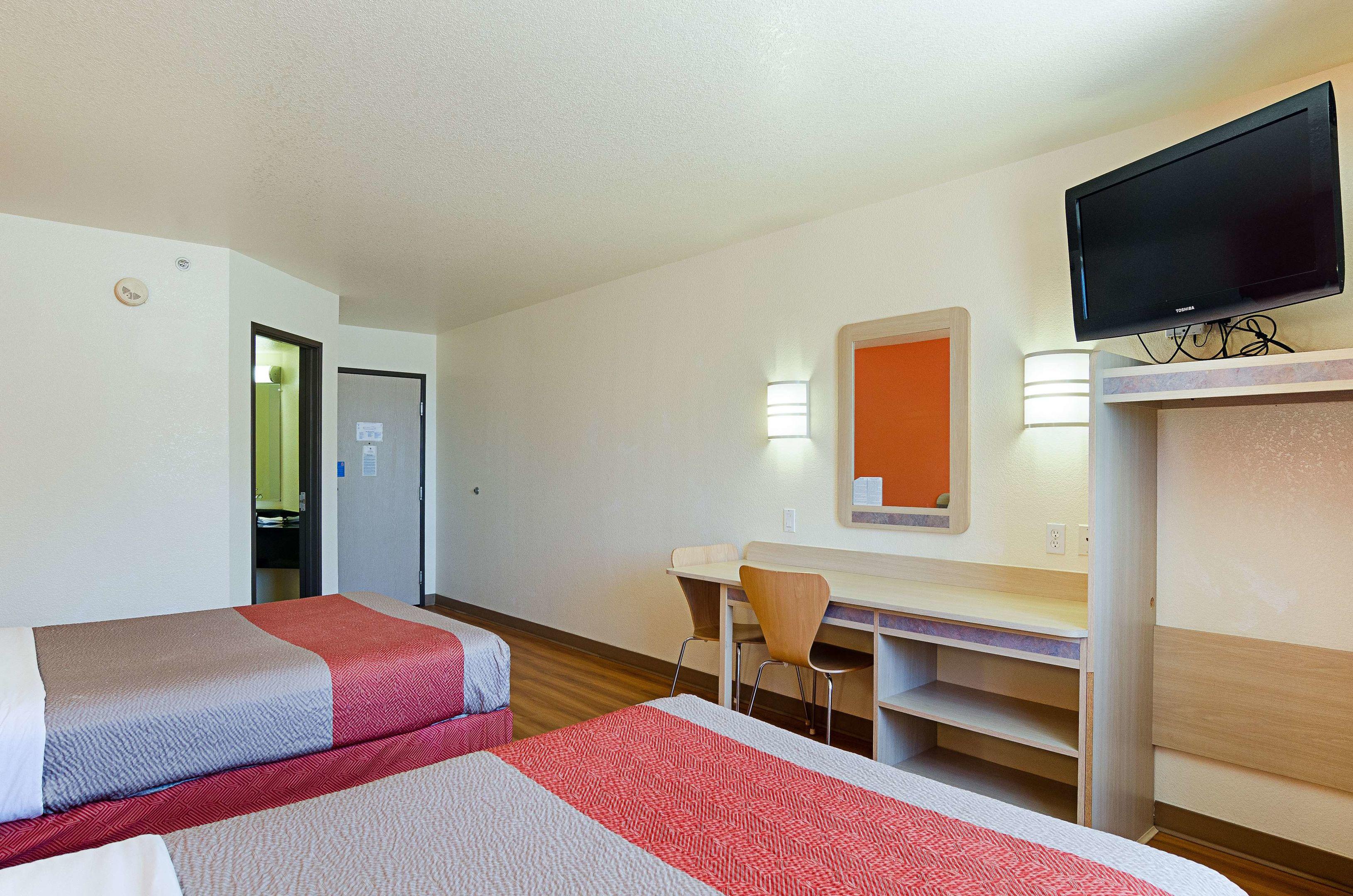 Motel 6 Fort Lupton — photo 4