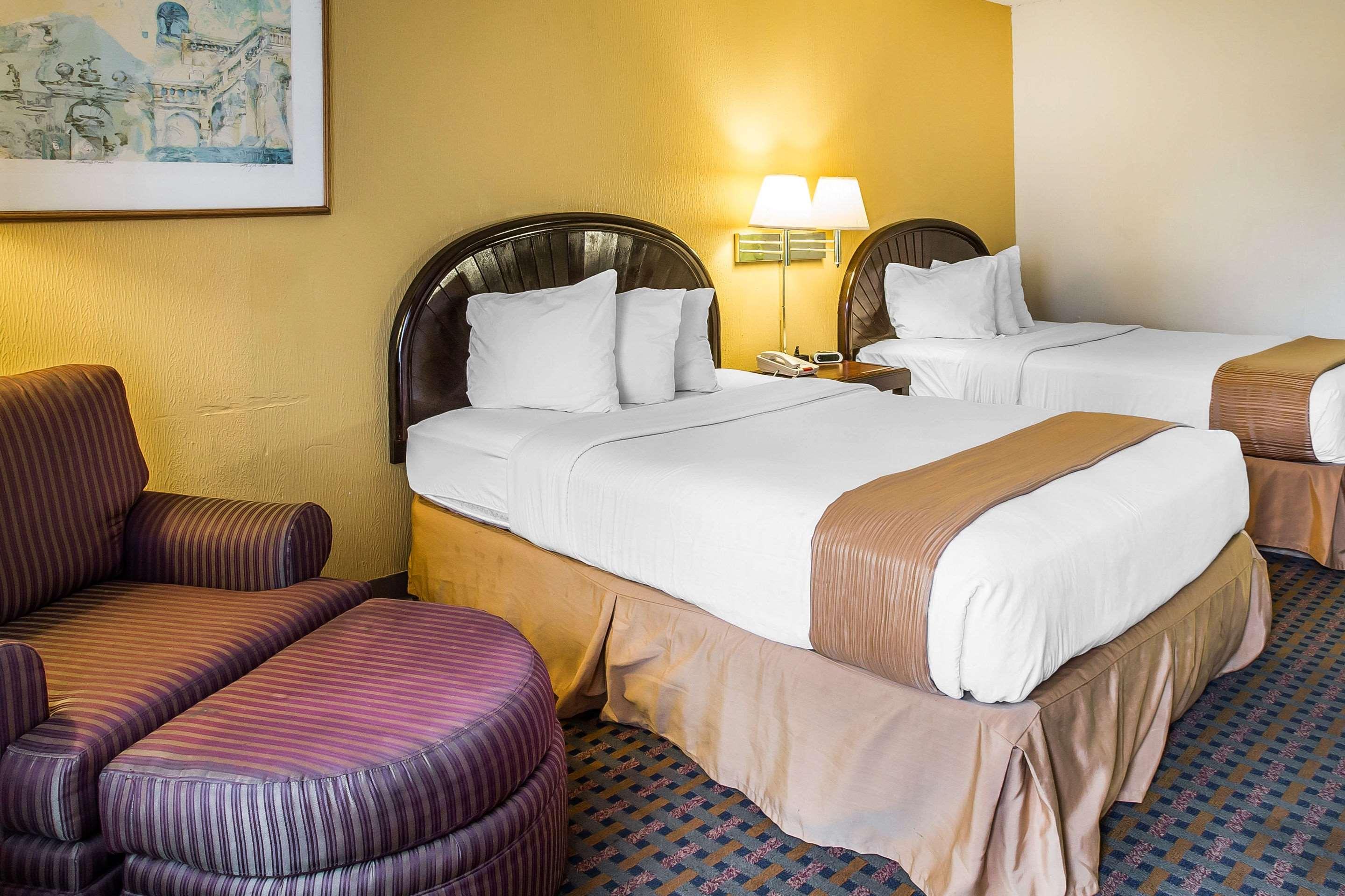 Rodeway Inn & Suites — photo 4